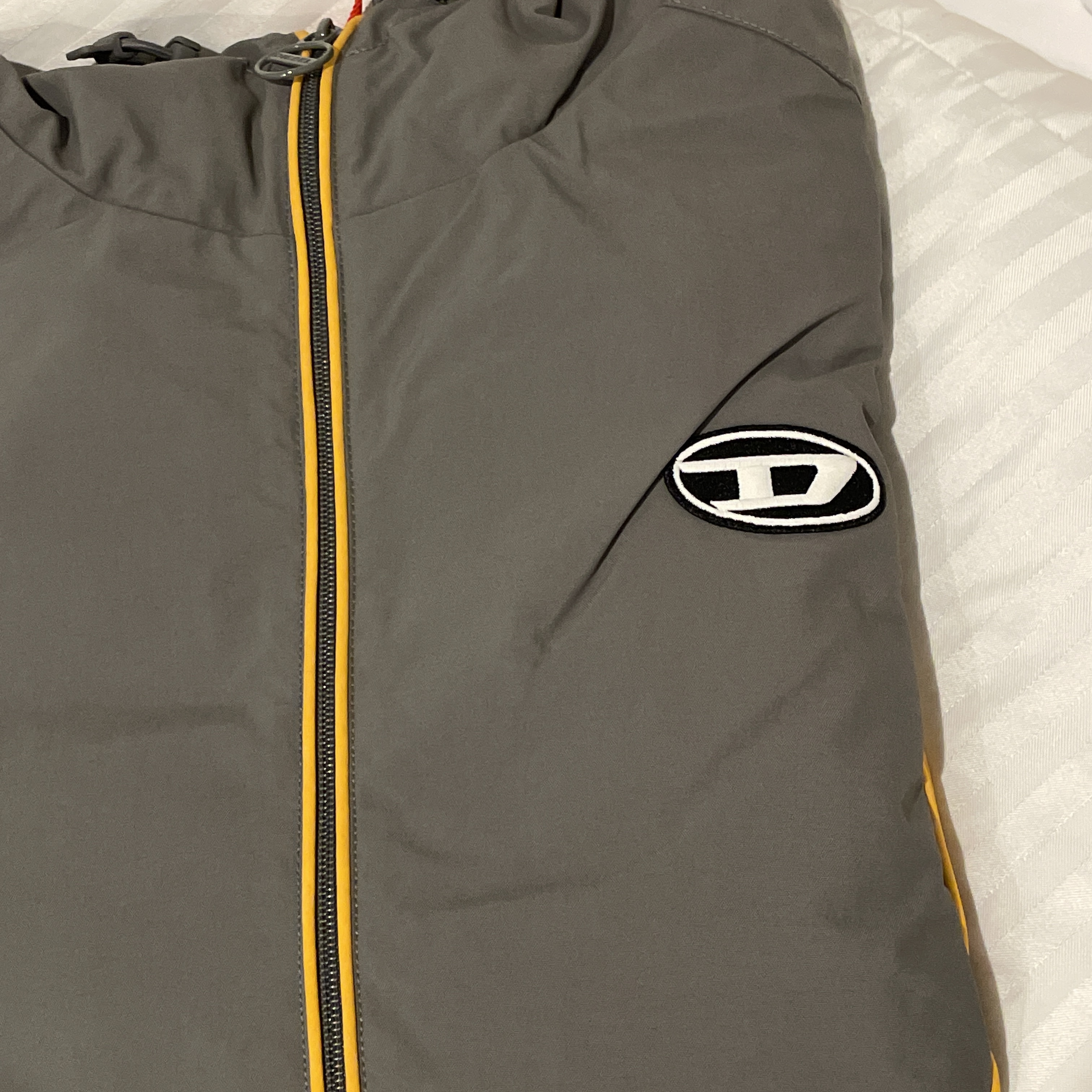 Diesel J-Hives Windbreaker with Contrast Piping Grey 착용 스타일