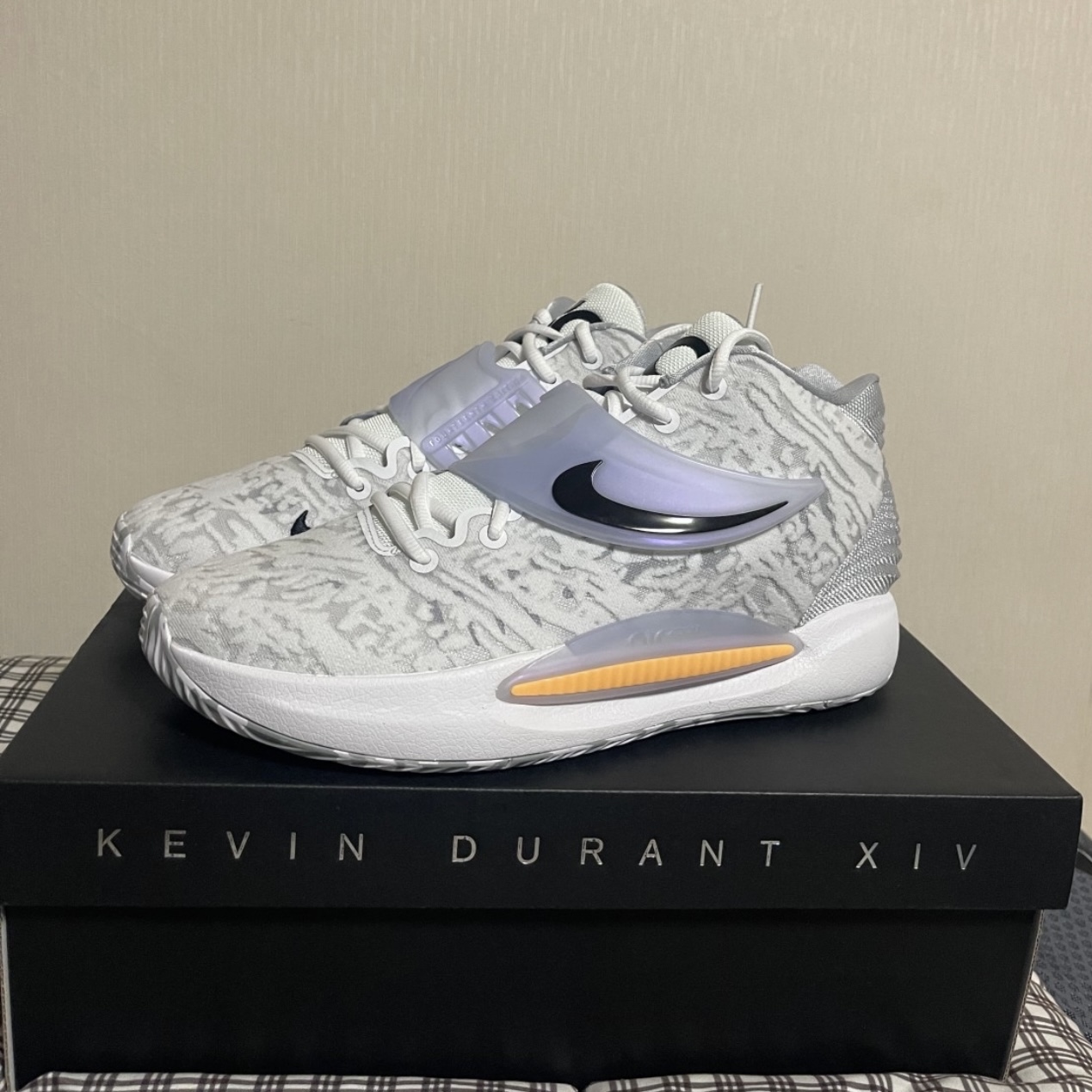 Nike KD 14 EP White Wolf Grey 착용 스타일