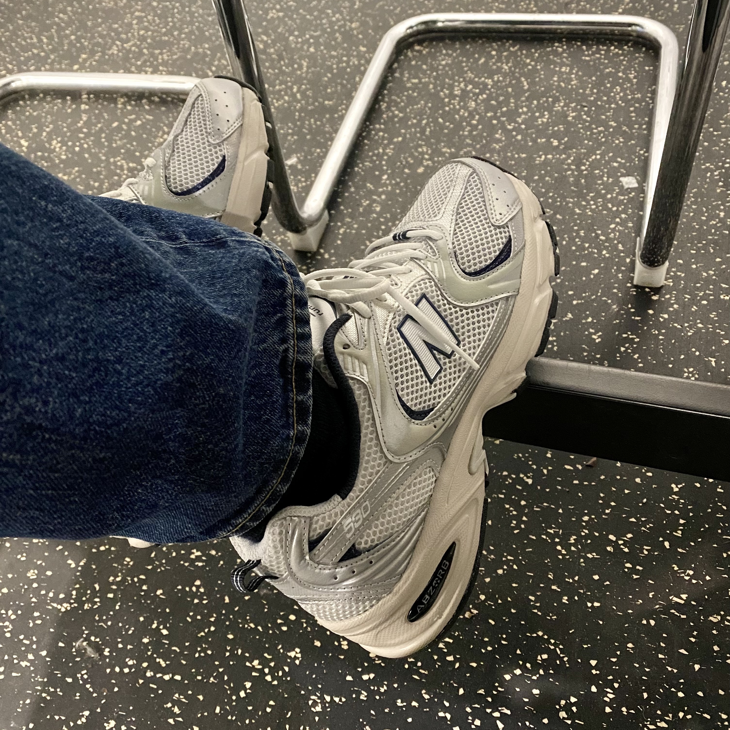 New Balance 530 Steel Grey 착용 스타일