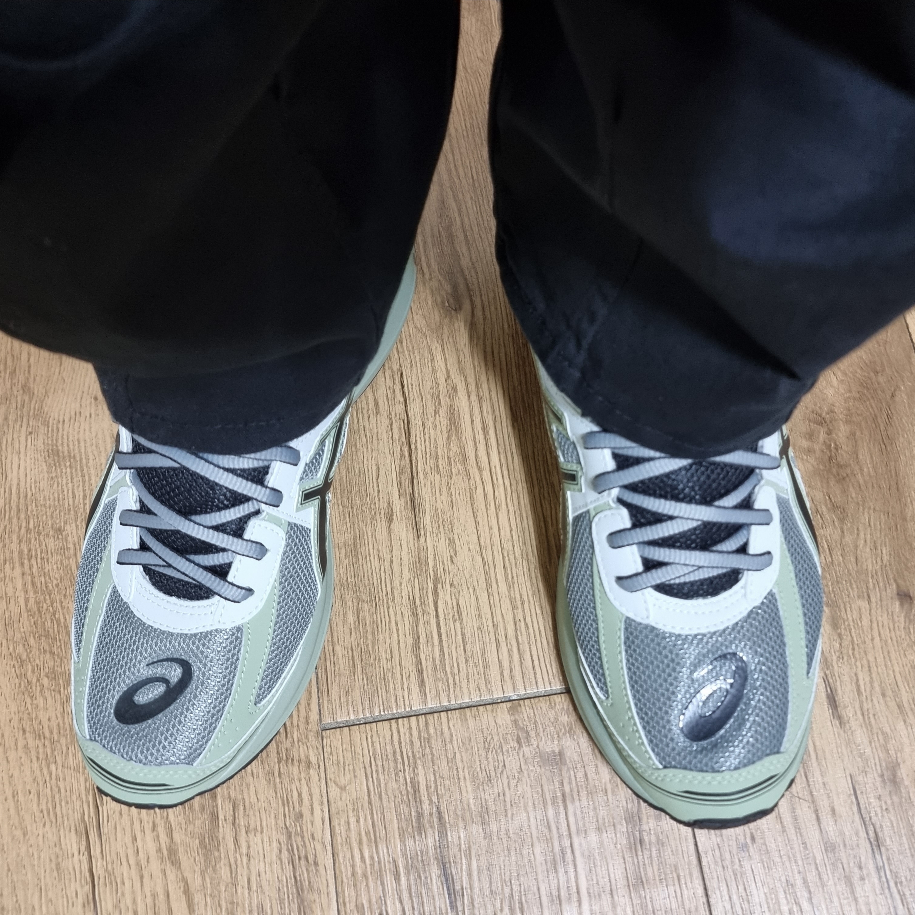 Asics Jog 100 S Sheet Rock - 2E Wide 착용 스타일