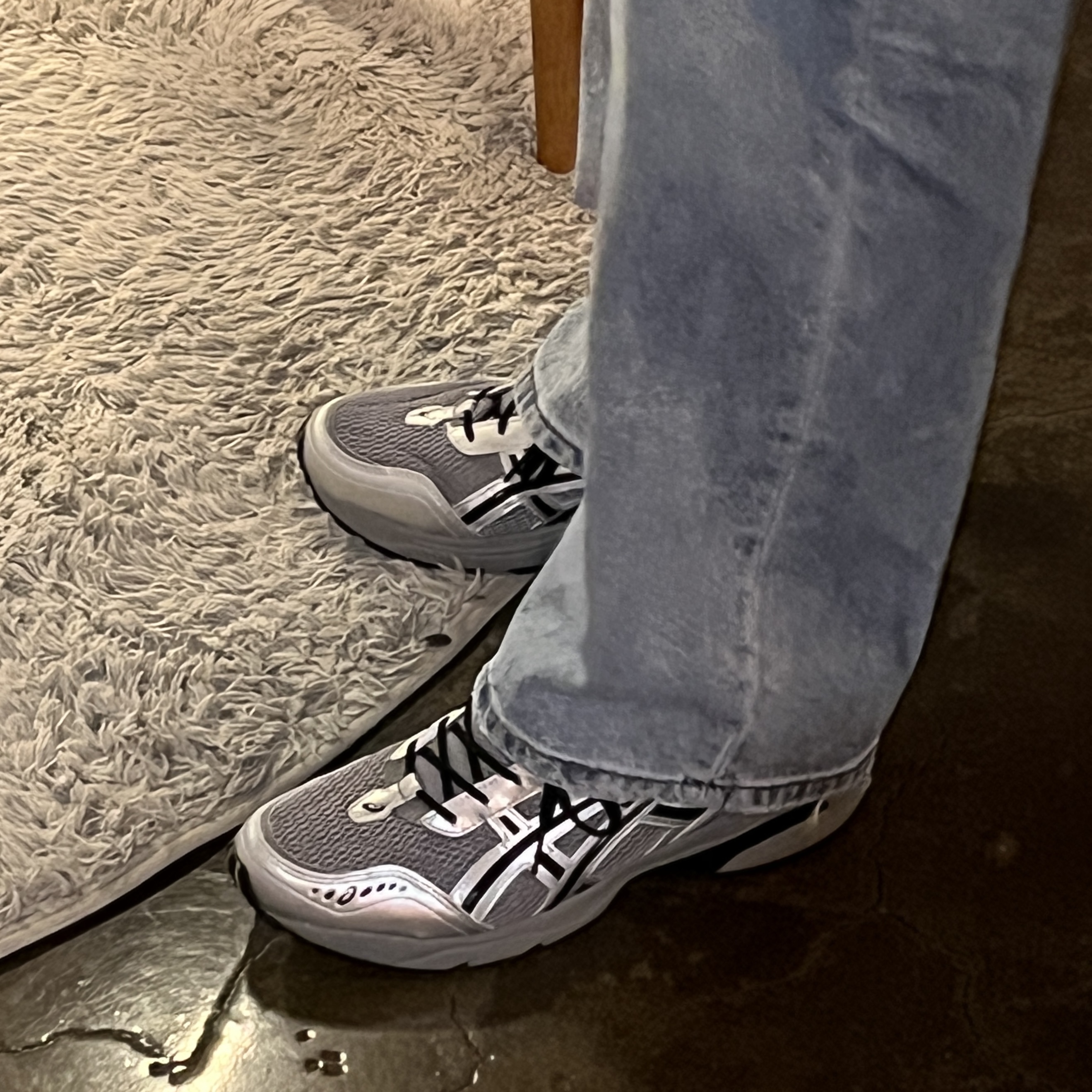 Asics x Freja Wewer Gel-1090 V2 Clay Grey Pure Silver 착용 스타일