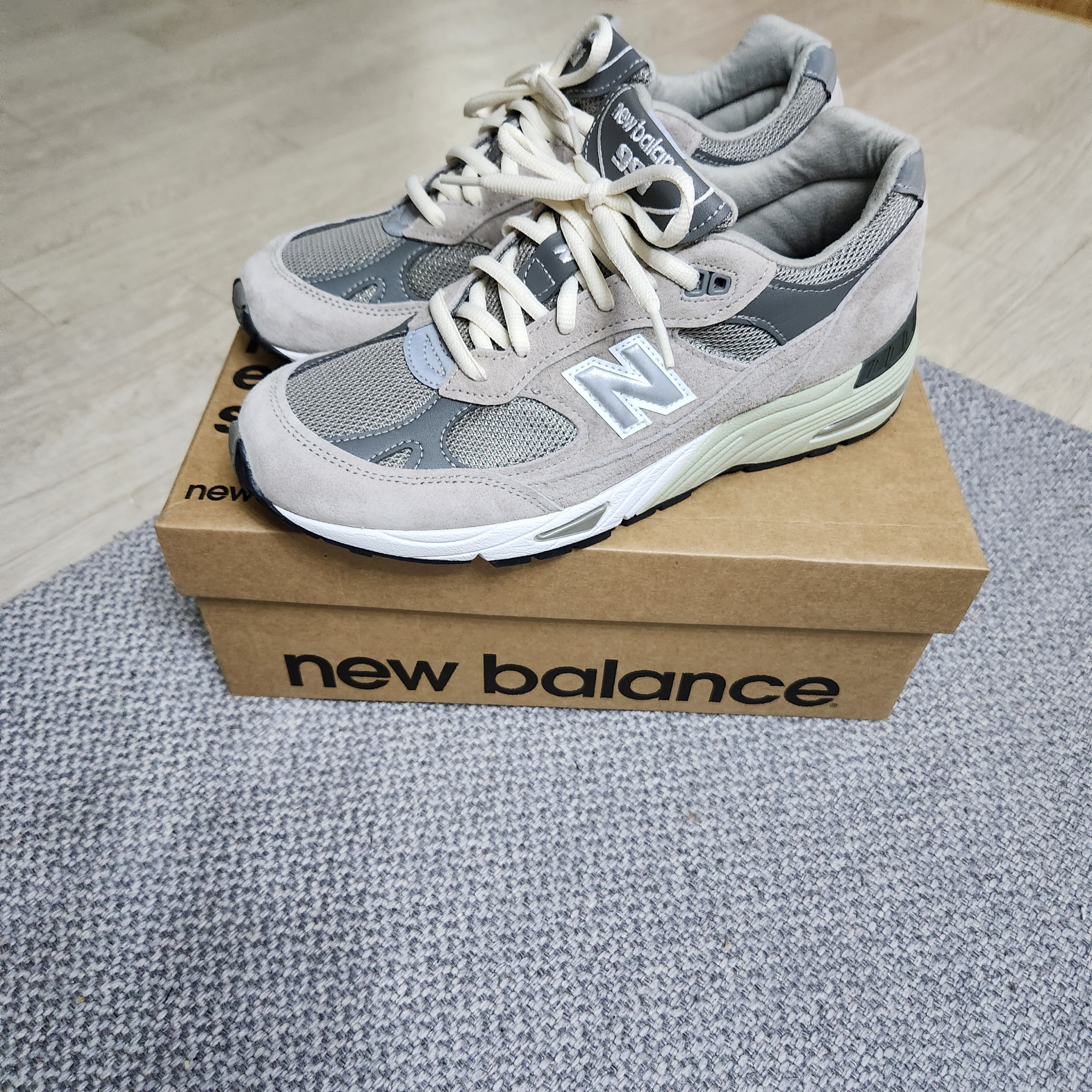 New Balance 991 Made in UK Grey 착용 스타일