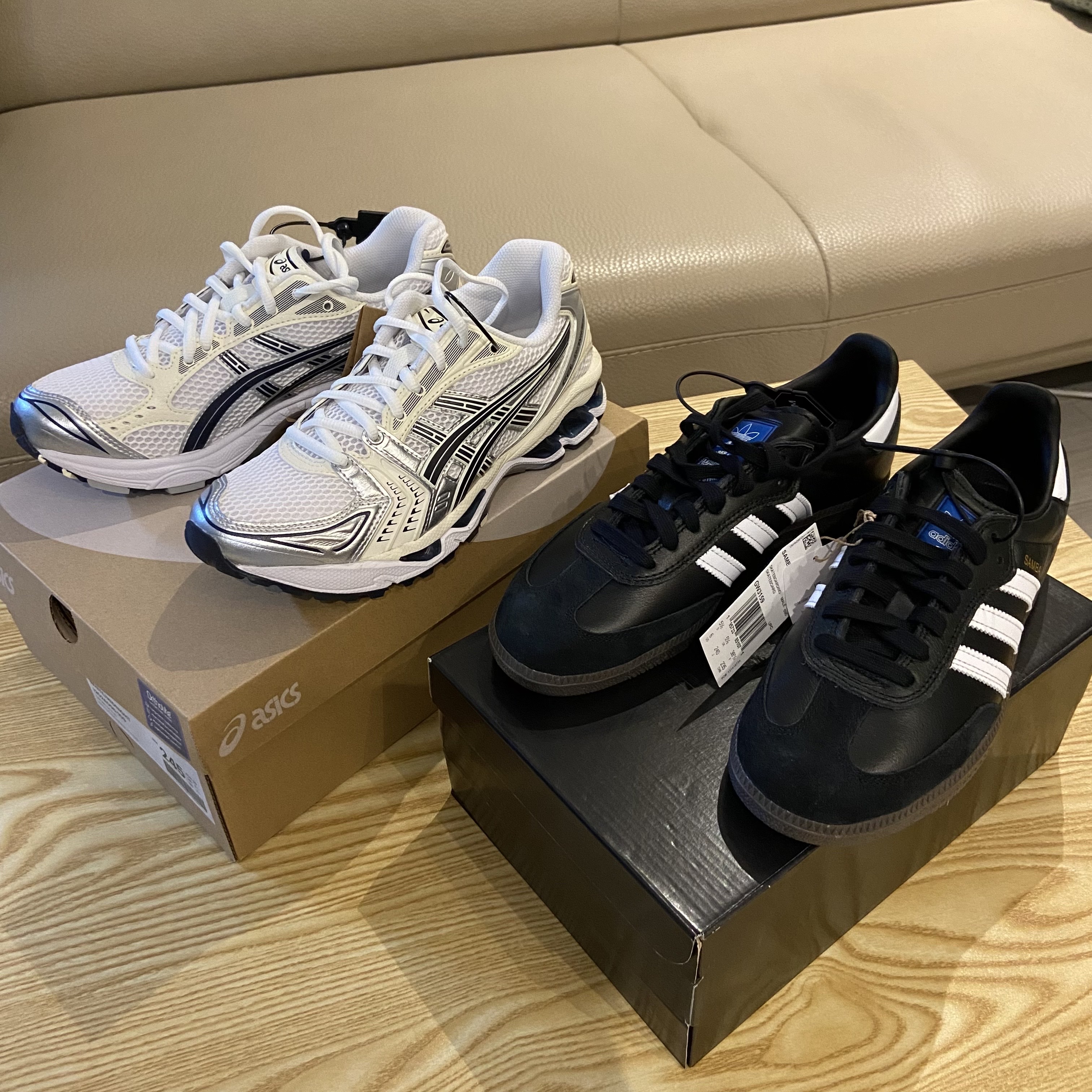 Adidas Samba ADV Black, (W) Asics Gel-Kayano 14 White Midnight 착용 스타일