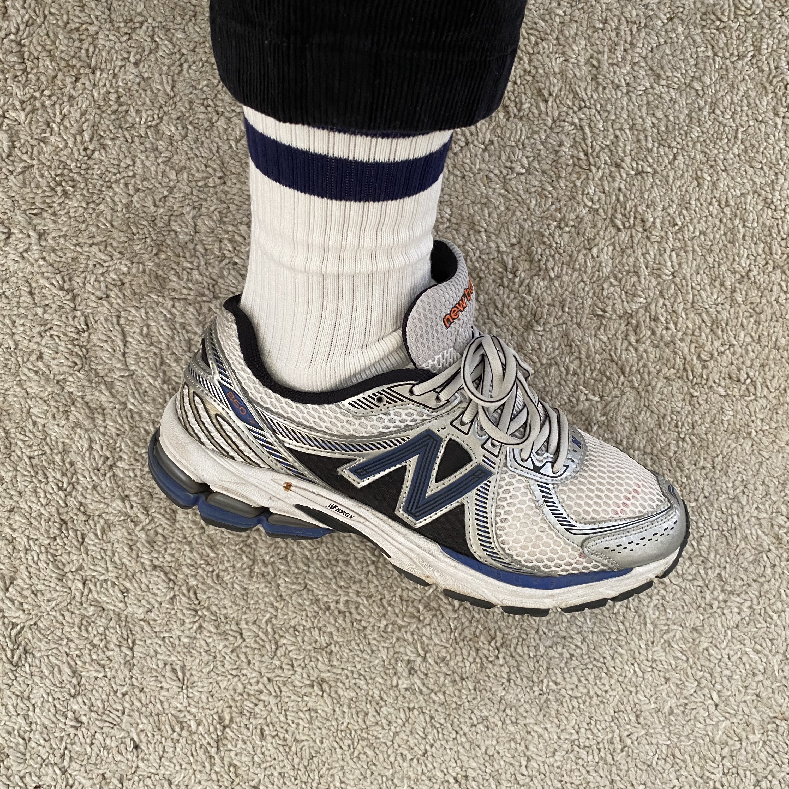 New Balance 860v2 Metallic Silver, New Balance x Dime 860v2 Silver 착용 스타일 - 1