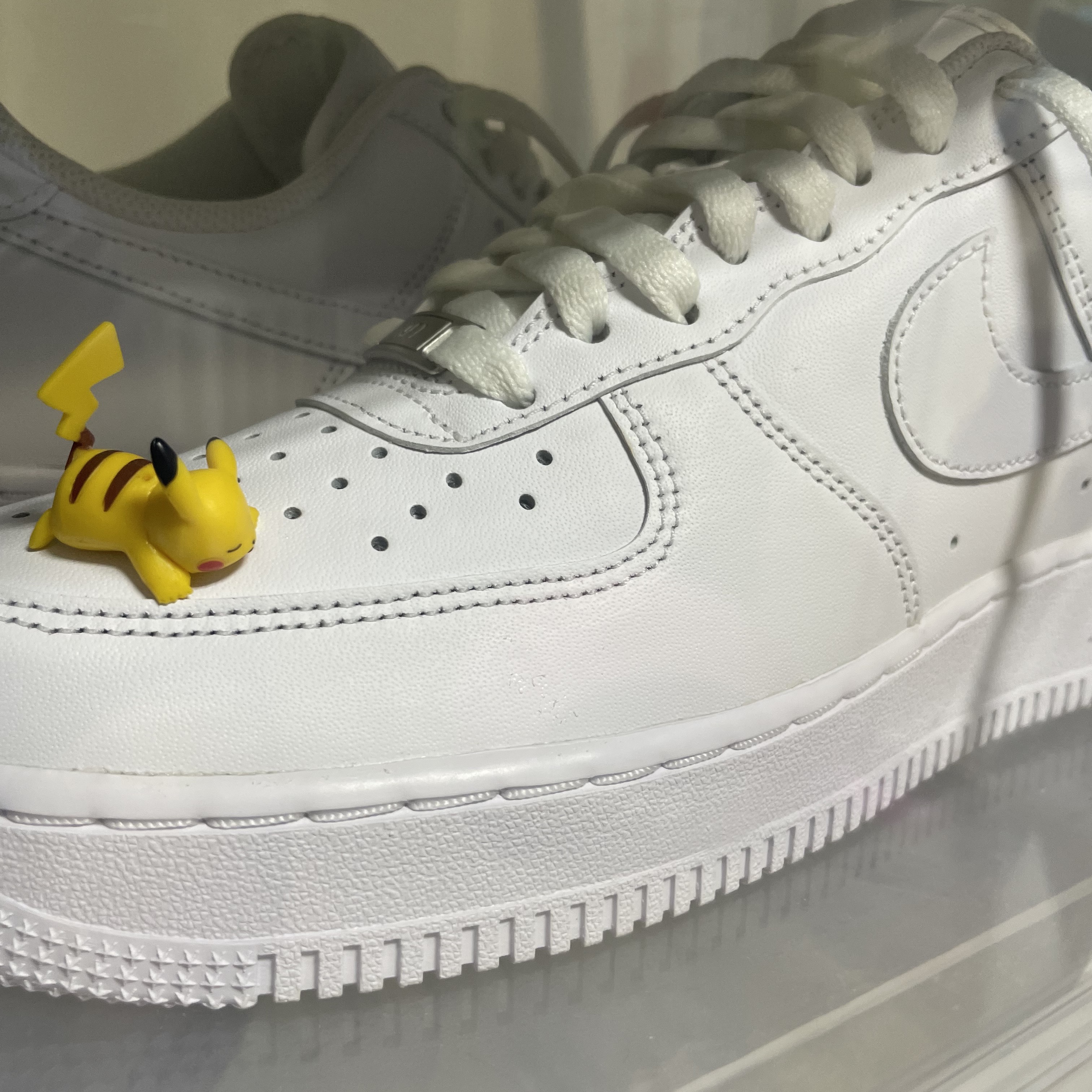 Nike Air Force 1 '07 Low White, Jordan 1 Retro High OG University Blue 착용 스타일 - 3