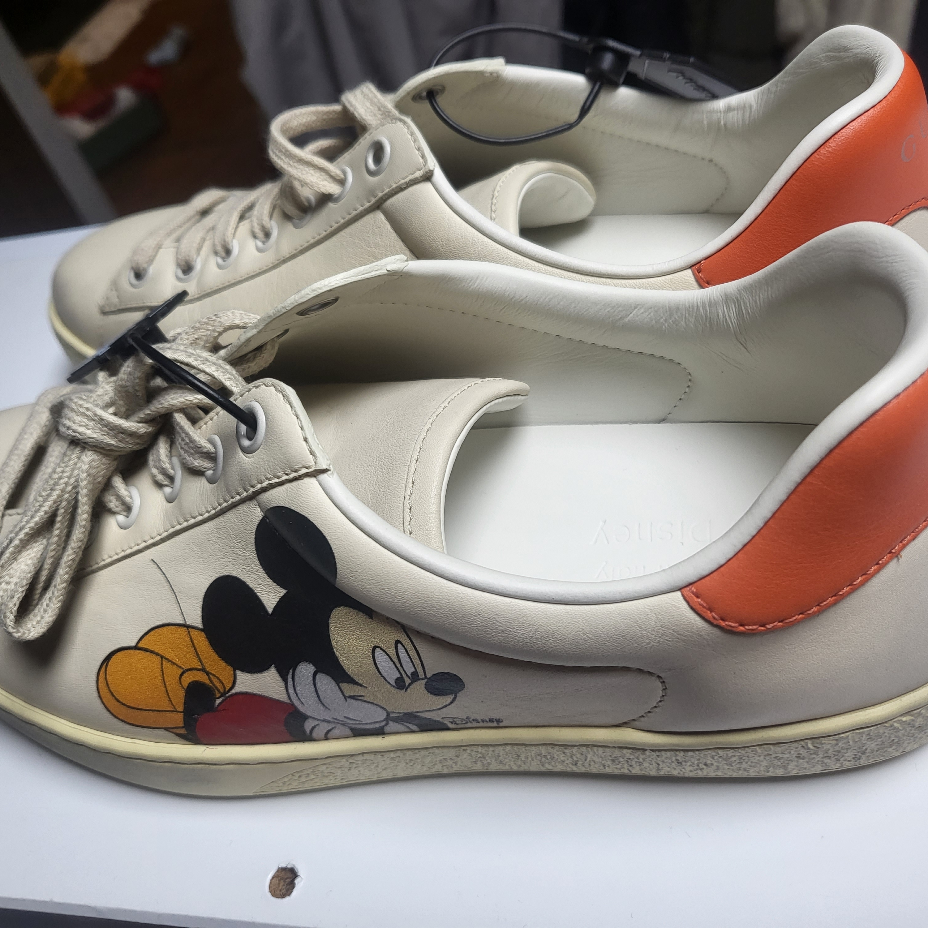 Gucci x Disney Mickey Mouse Ace Sneakers Ivory 착용 스타일