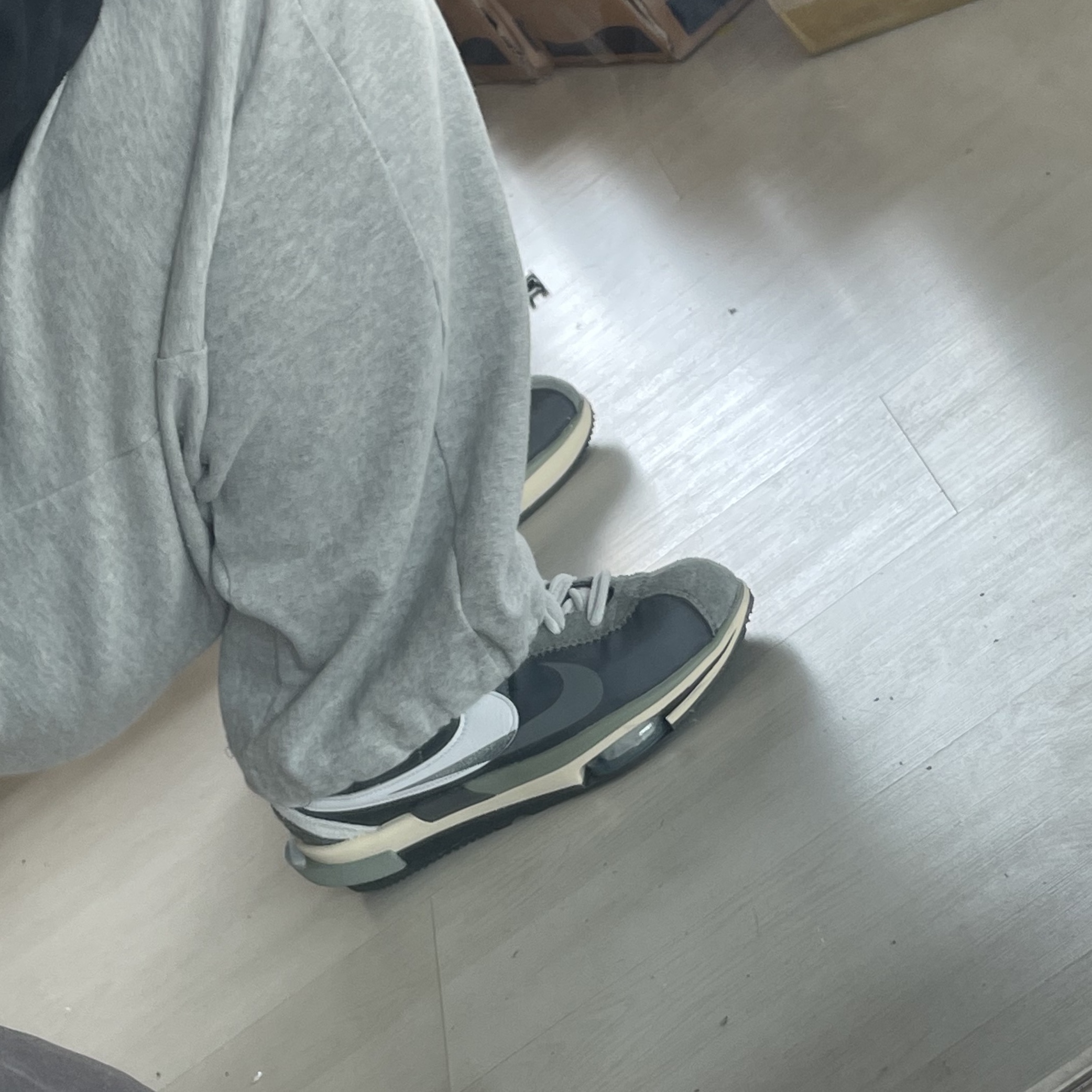 Nike x Sacai Zoom Cortez SP Iron Grey 착용 스타일