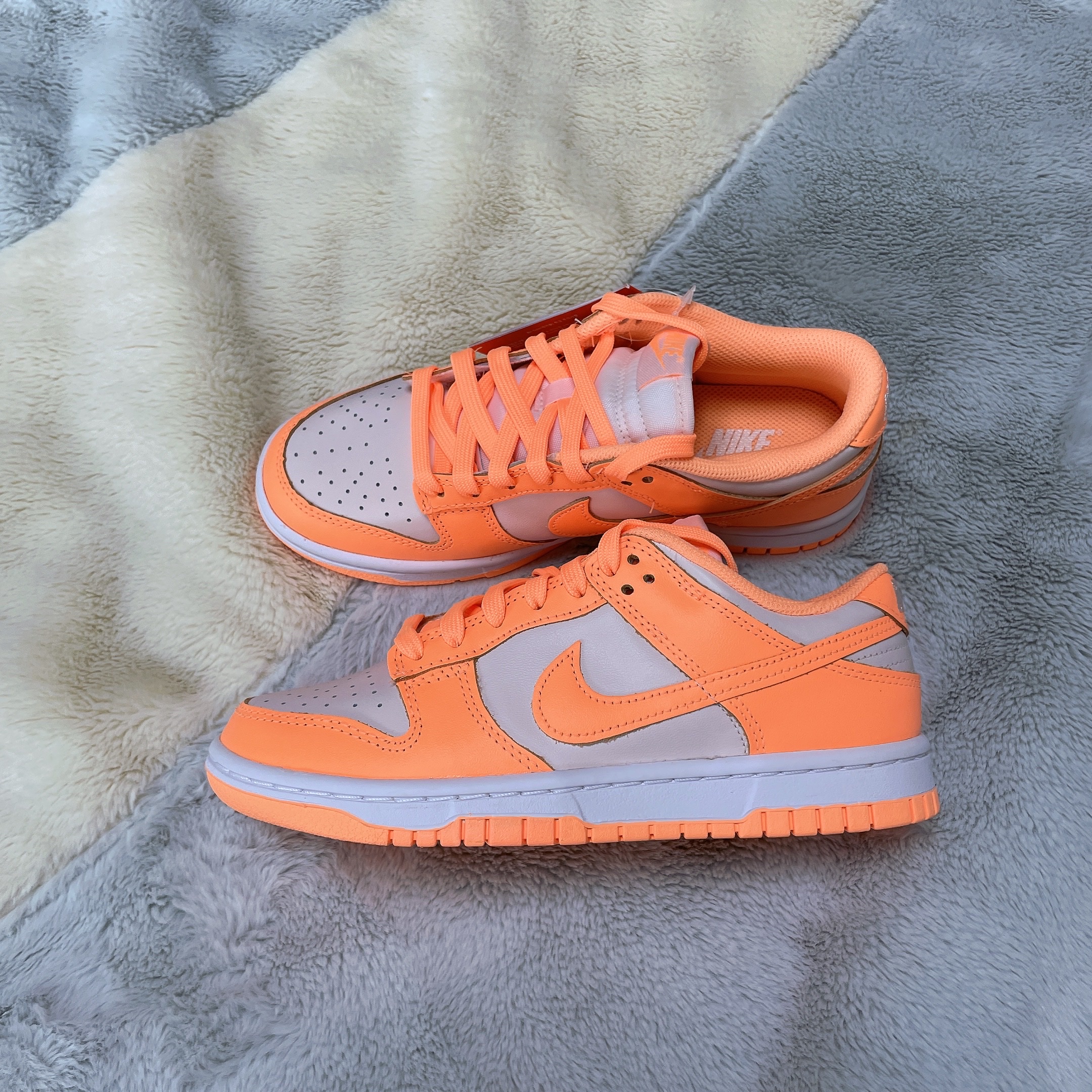 (W) Nike Dunk Low Peach Cream 착용 스타일 - 2
