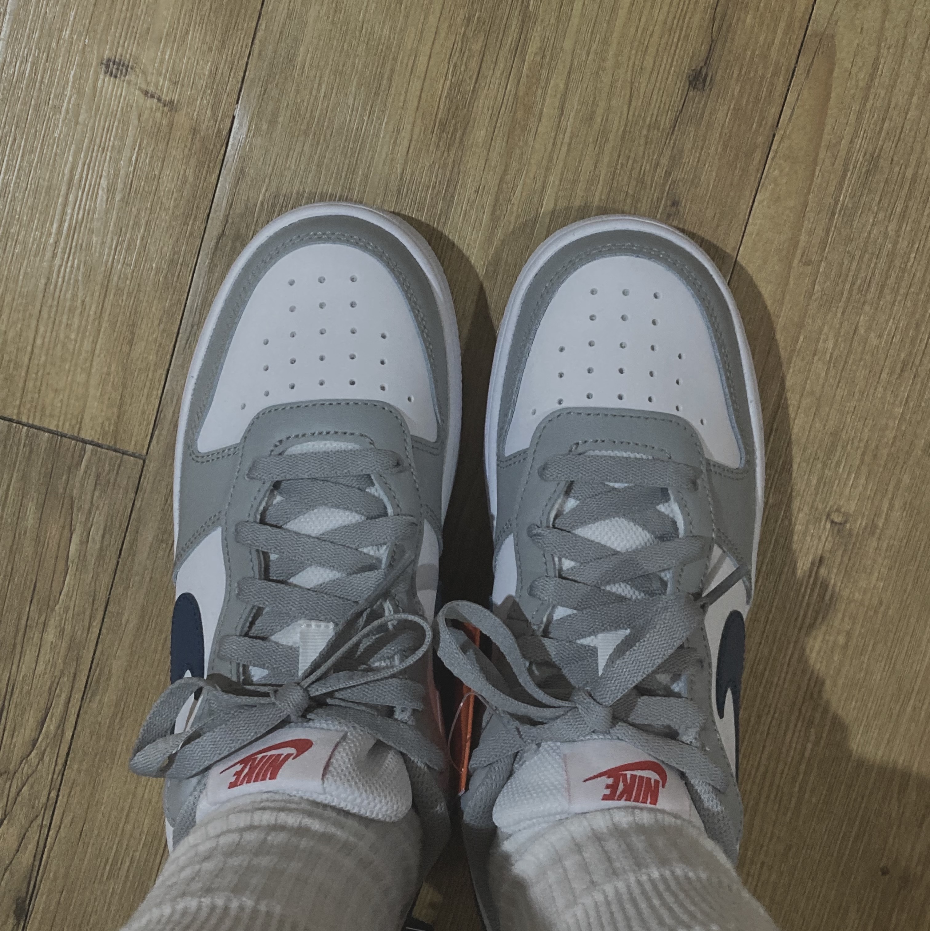 (GS) Nike Court Borough Low 2 Light Smoke Grey 착용 스타일 - 2
