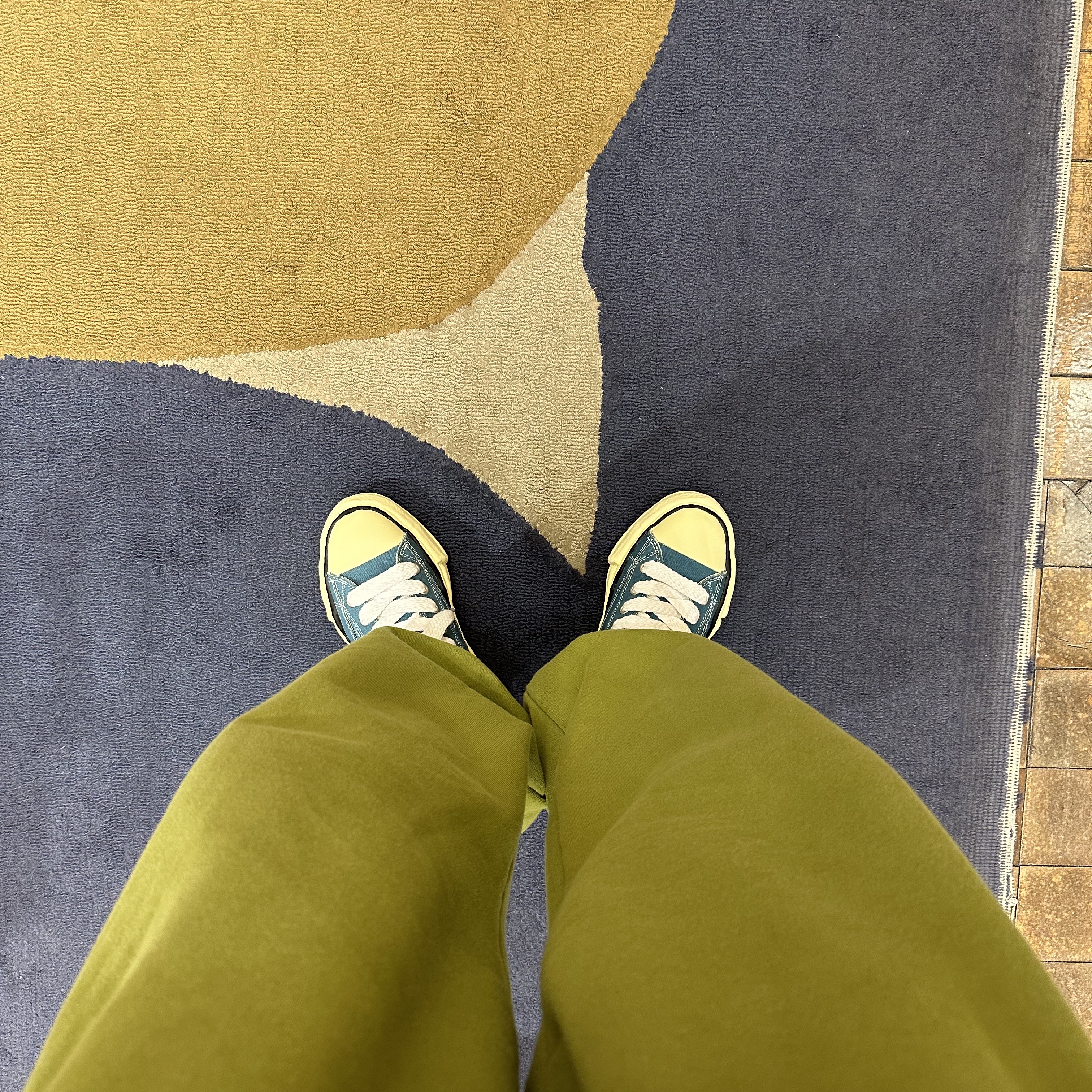 Maison Mihara Yasuhiro Peterson VL OG Sole Canvas Low-top Sneakers Blue, Maison Mihara Yasuhiro Blakey OG Sole Distressed Leather Low-top Sneakers White 착용 스타일 - 2