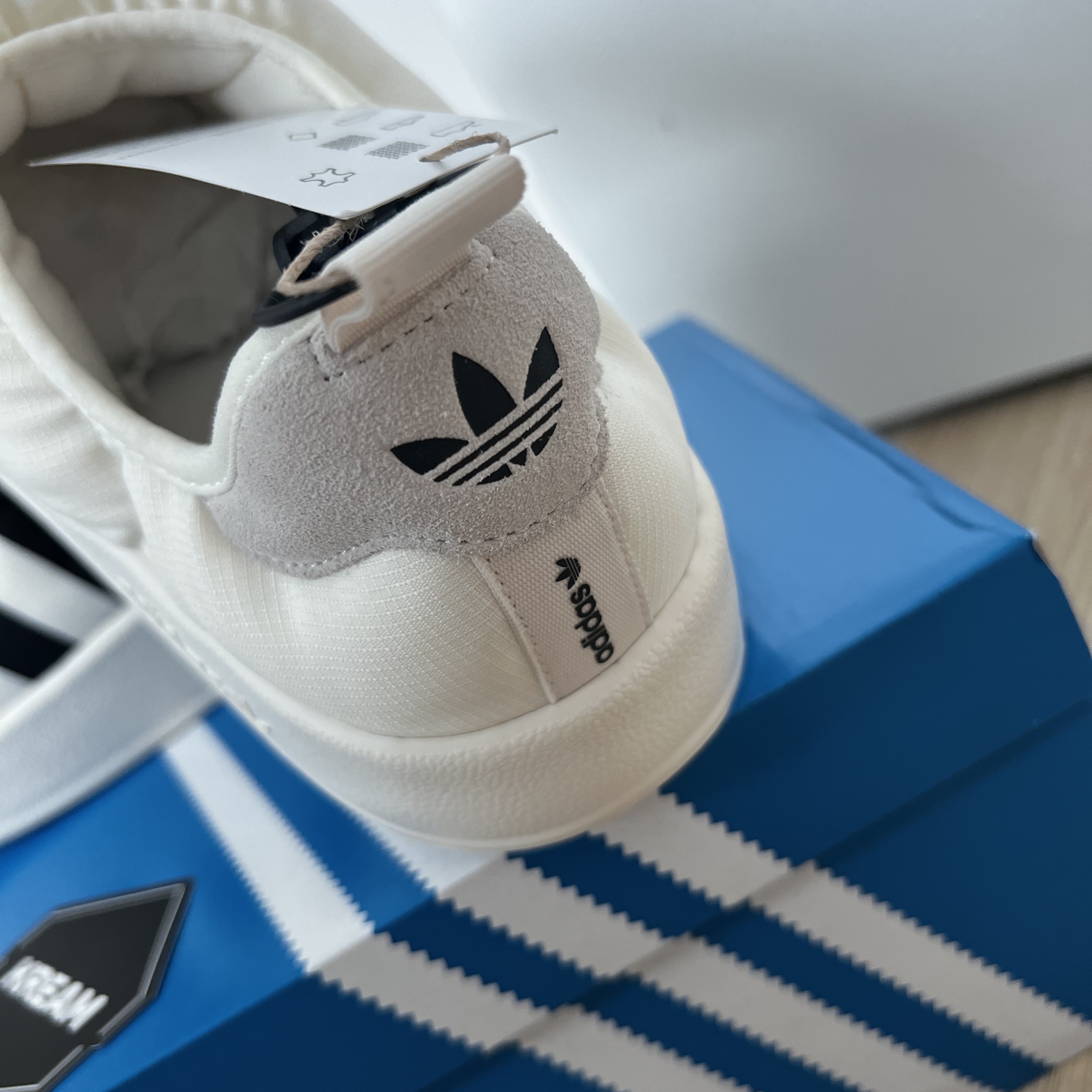 Adidas Puffylette Off White 착용 스타일 - 3