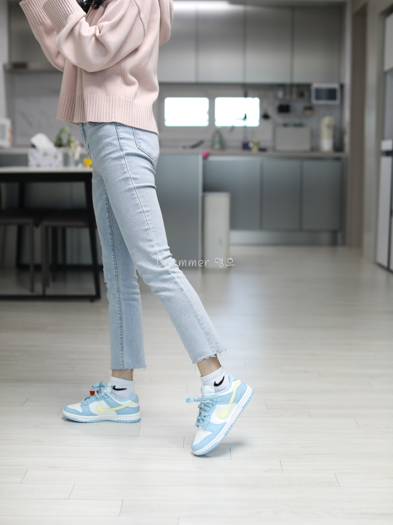 (W) Nike Dunk Low Sail Citron Tint 착용 스타일 - 1