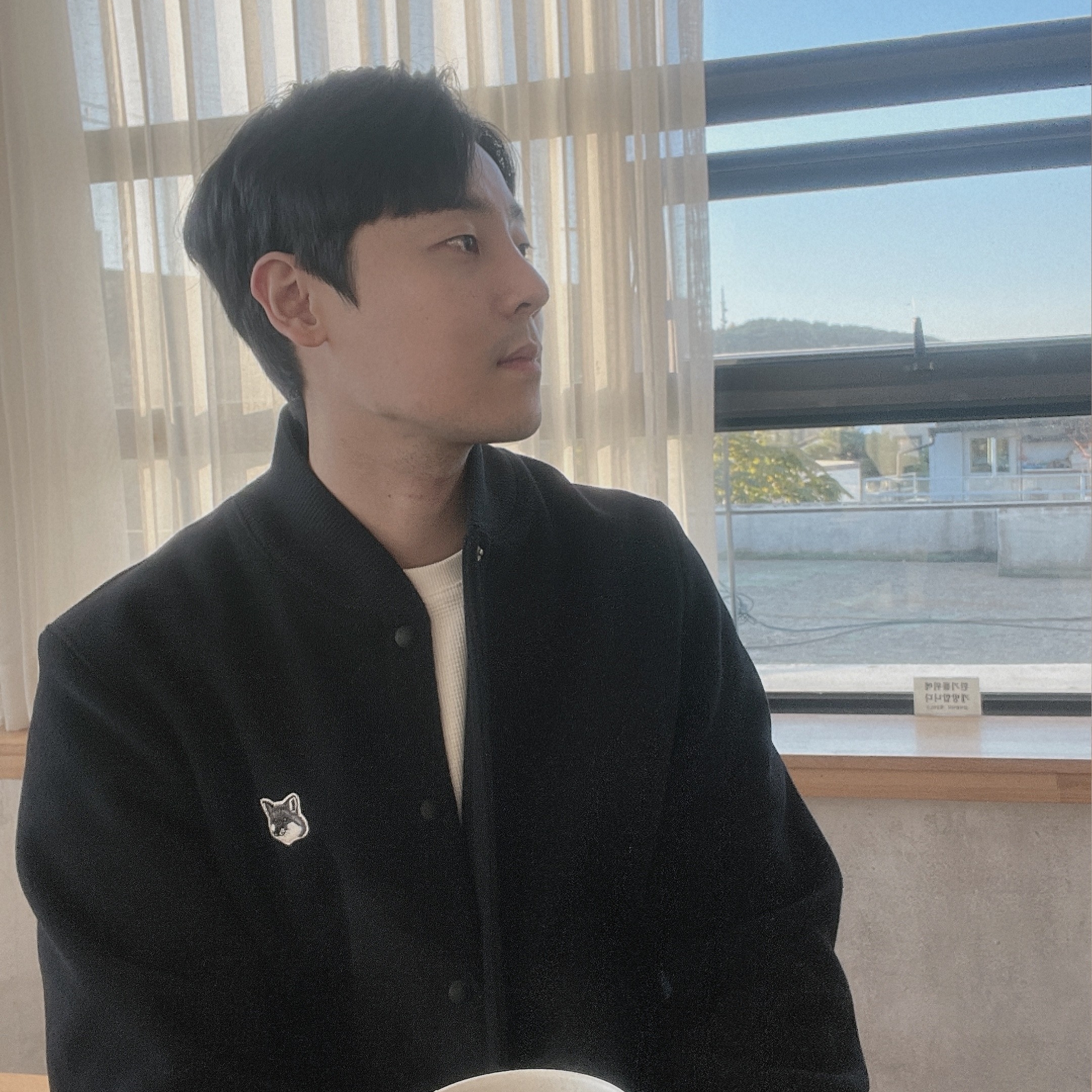 Maison Kitsune Classic Teddy Black 착용 스타일