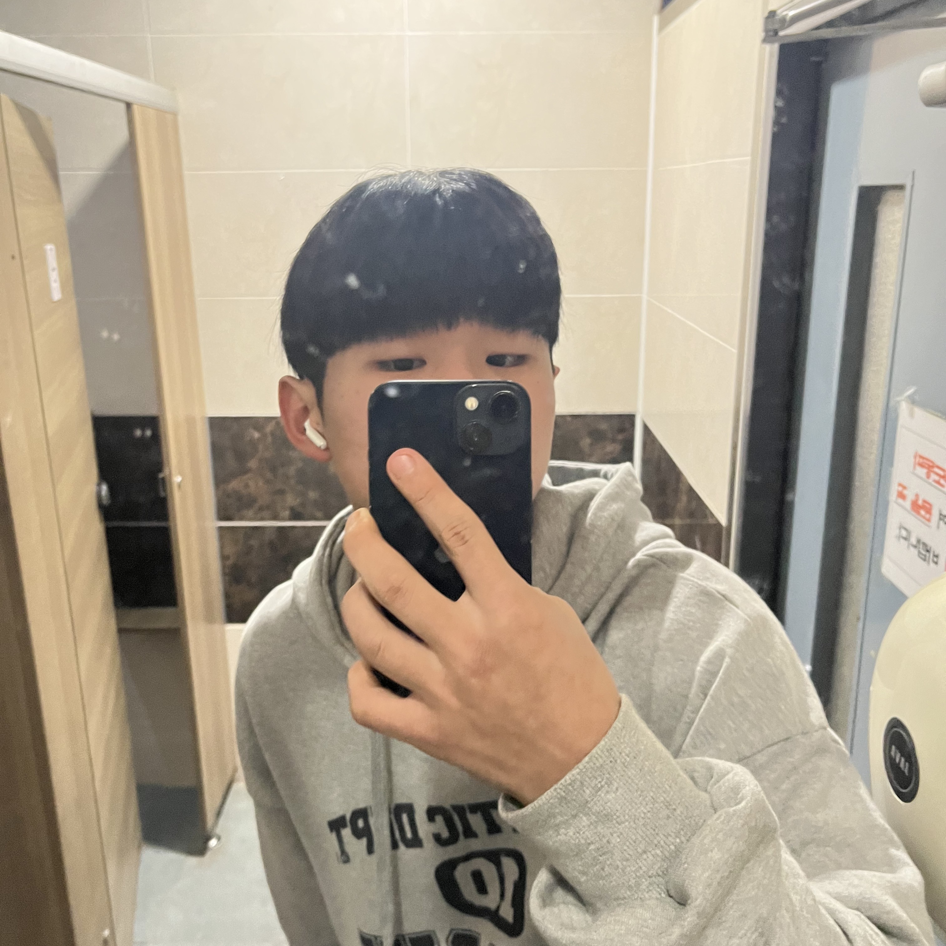 Apple Airpods 3rd Gen with MagSafe Charging Case (Korean Ver.) 착용 스타일