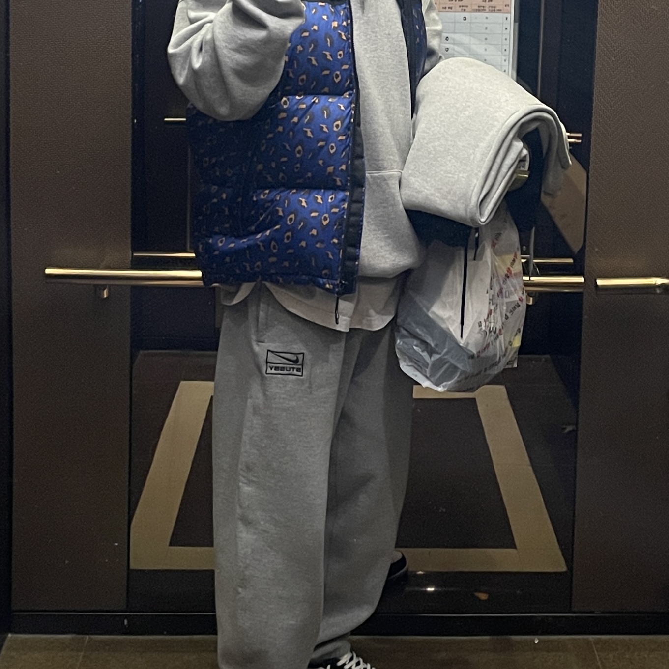 Nike x Stussy NRG Fleece Pants Dark Grey Heather (DO9340-063) 착용 스타일 - 5