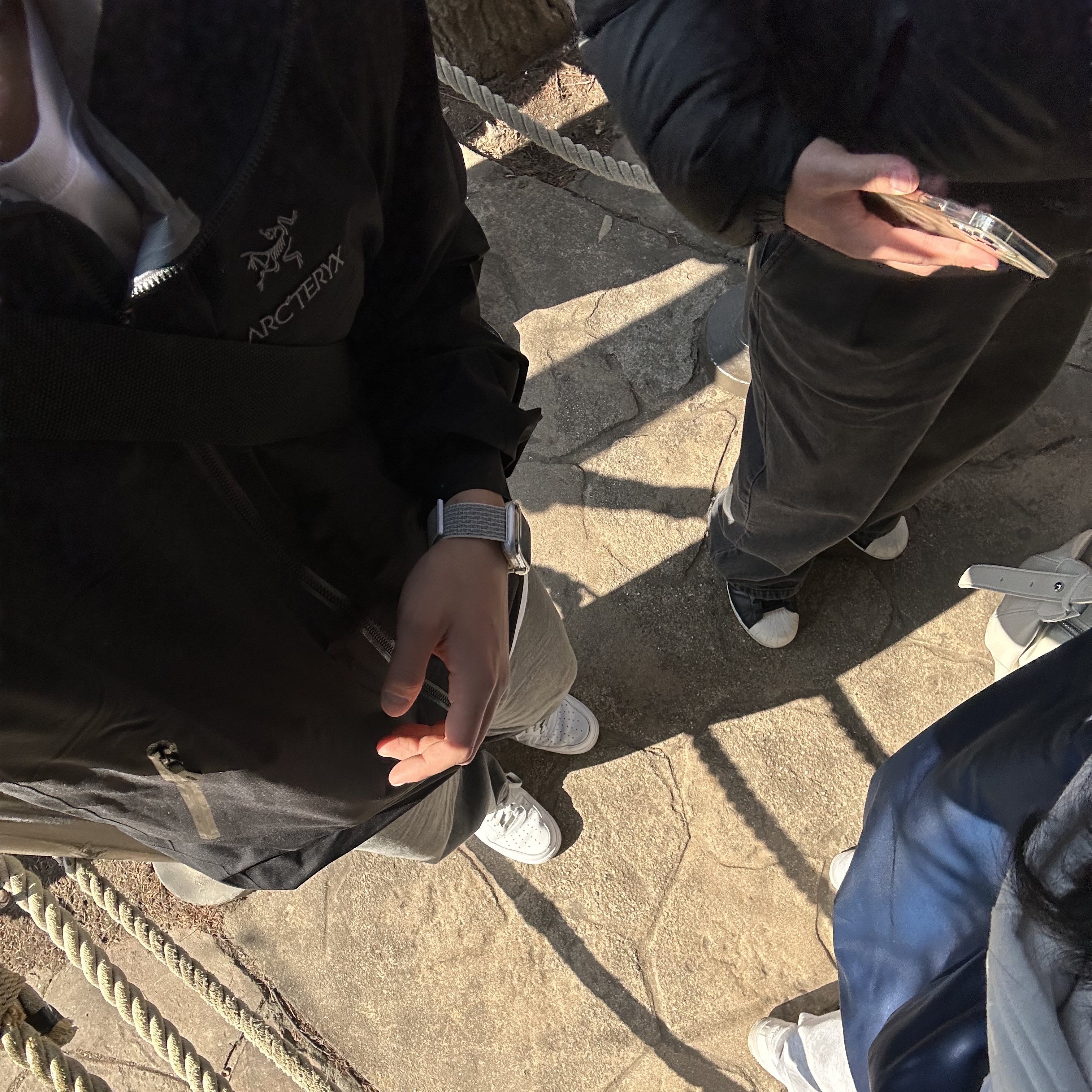 Arc'teryx Beta Jacket Black, Nike Air Force 1 '07 Low White 착용 스타일 - 3