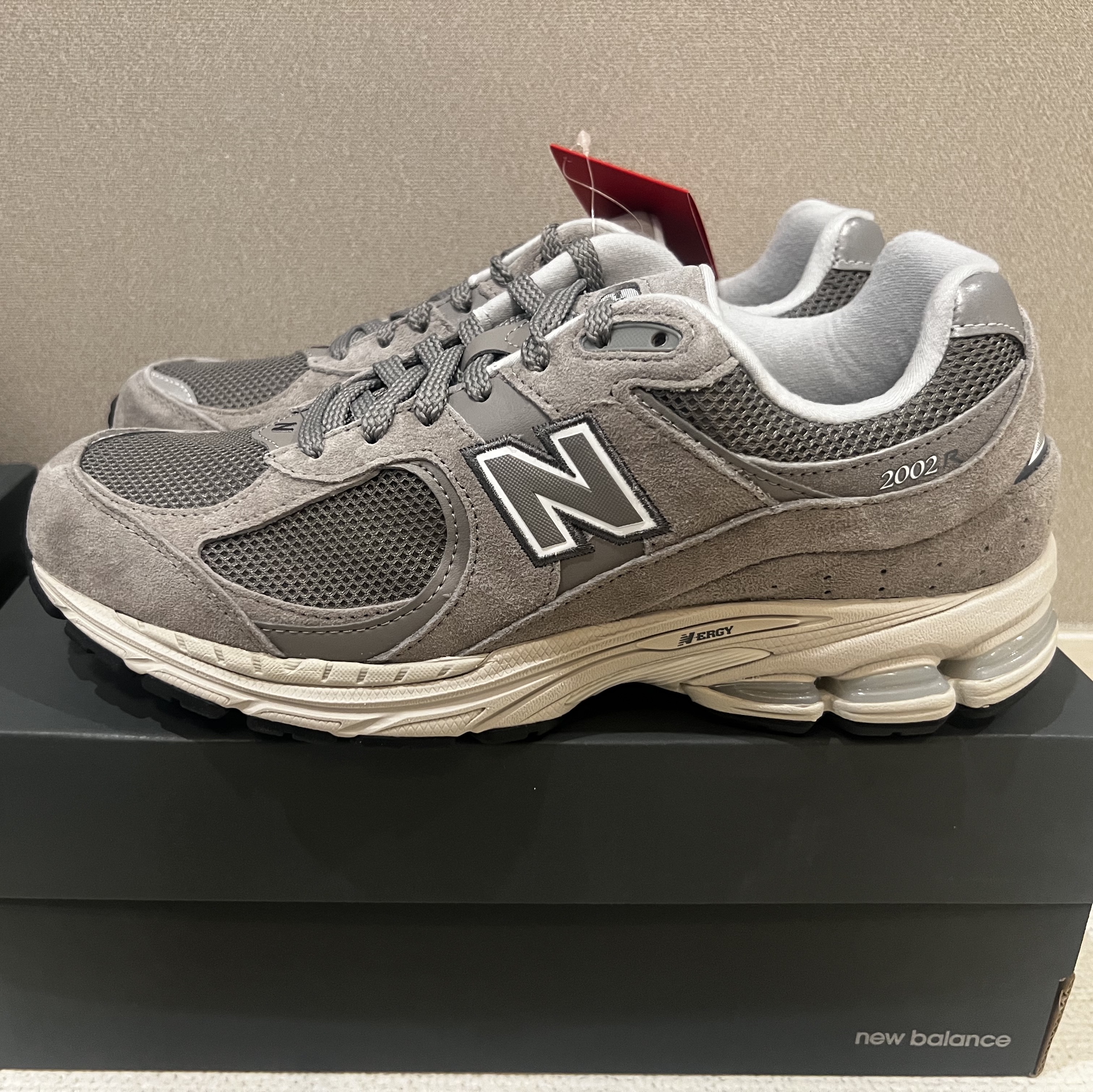 New Balance 2002R Grey 착용 스타일 - 4