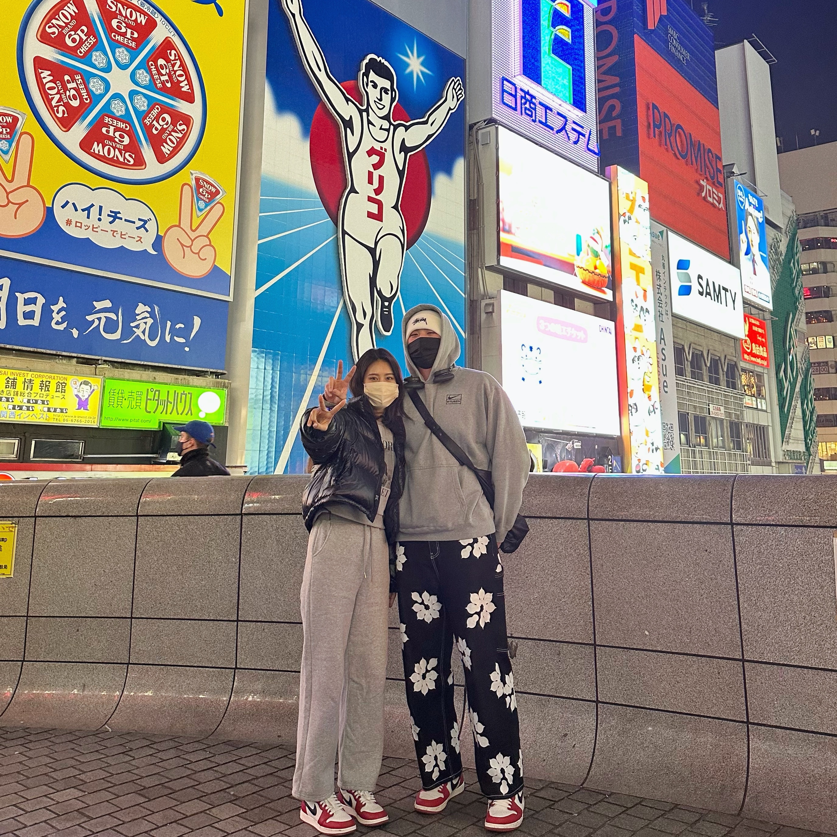 (W) The North Face Nuptse Short Jacket Black, Jordan 1 Retro High OG Chicago 2022 착용 스타일 - 1