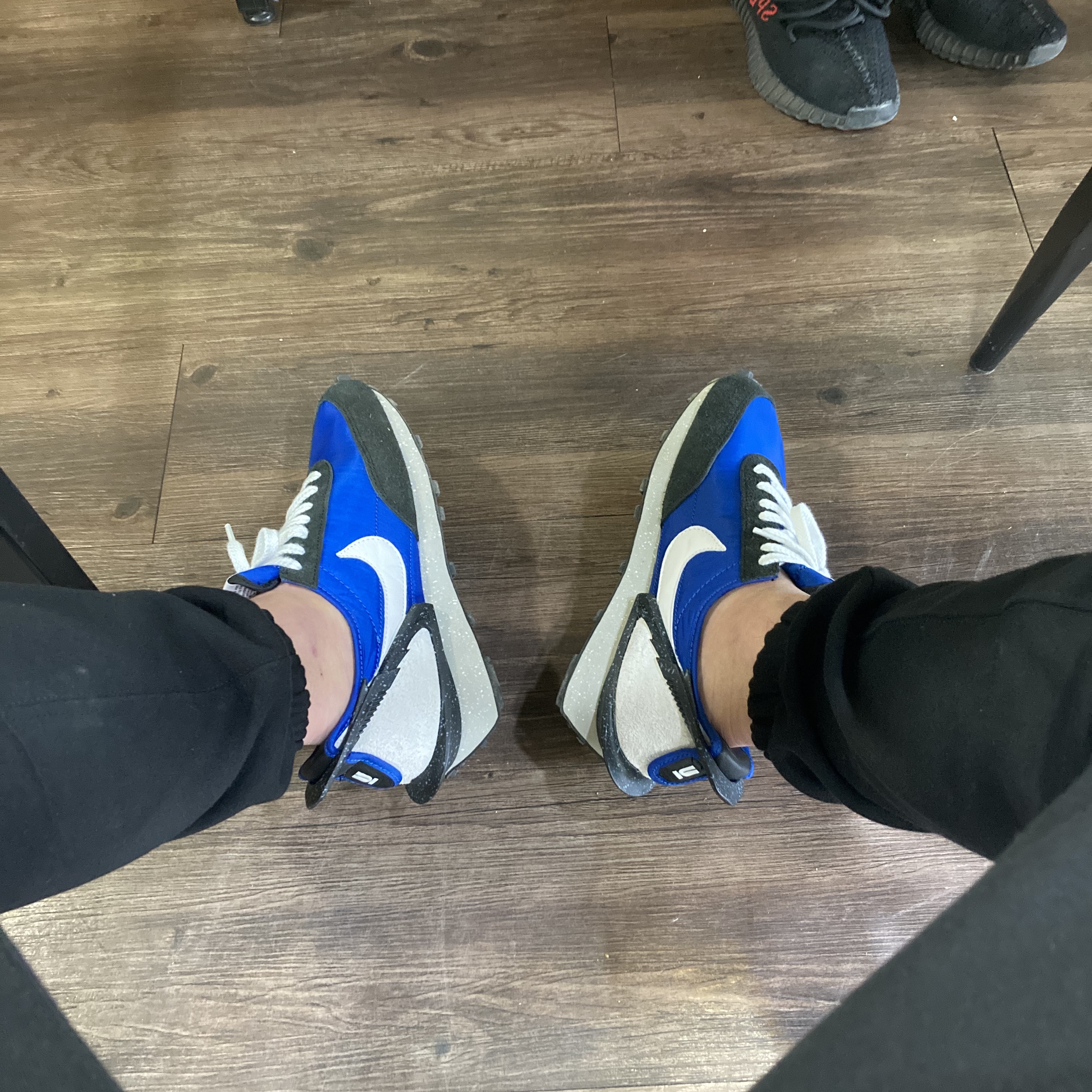 Nike x Undercover Daybreak Blue Jay, Adidas Yeezy Boost 350 V2 Black Red 2020 착용 스타일