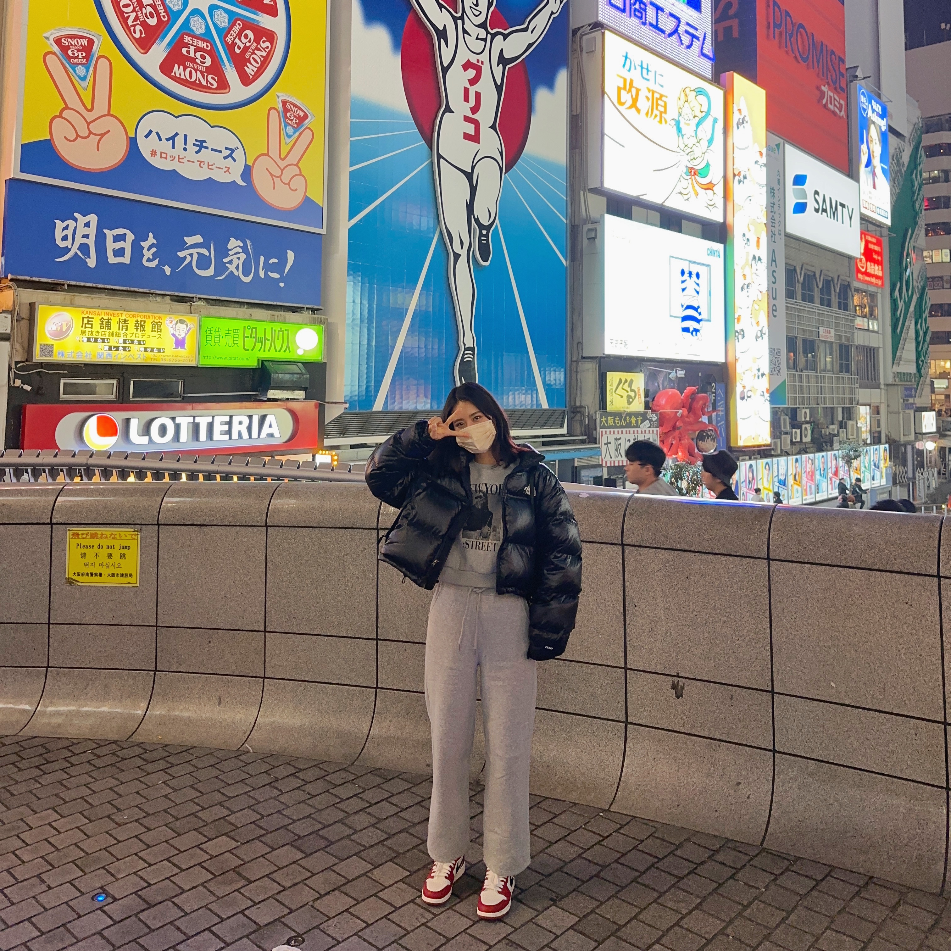 (W) The North Face Nuptse Short Jacket Black, Jordan 1 Retro High OG Chicago 2022 착용 스타일 - 2