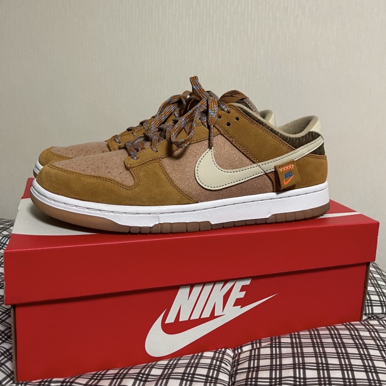 Nike Dunk Low SE Praline Desert Ochre 착용 스타일