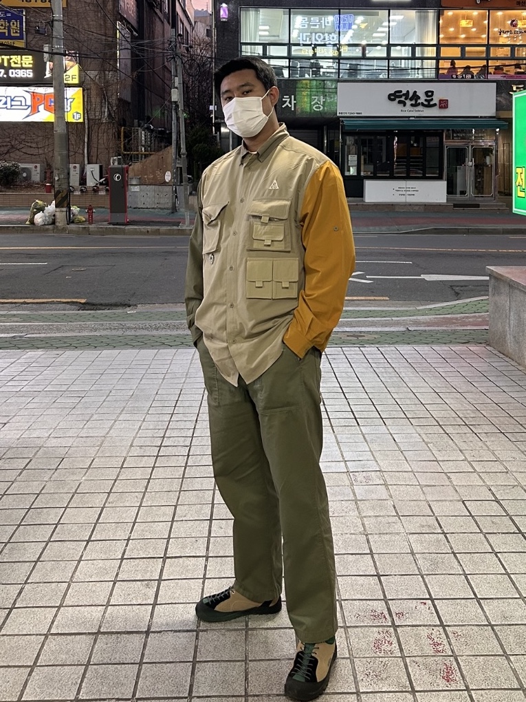 Nike ACG Dri-Fit UV Devastation Trail Shirt Khaki Olive Gold - Asia, Keen Jasper Rocks SP Sneakers Beige 착용 스타일