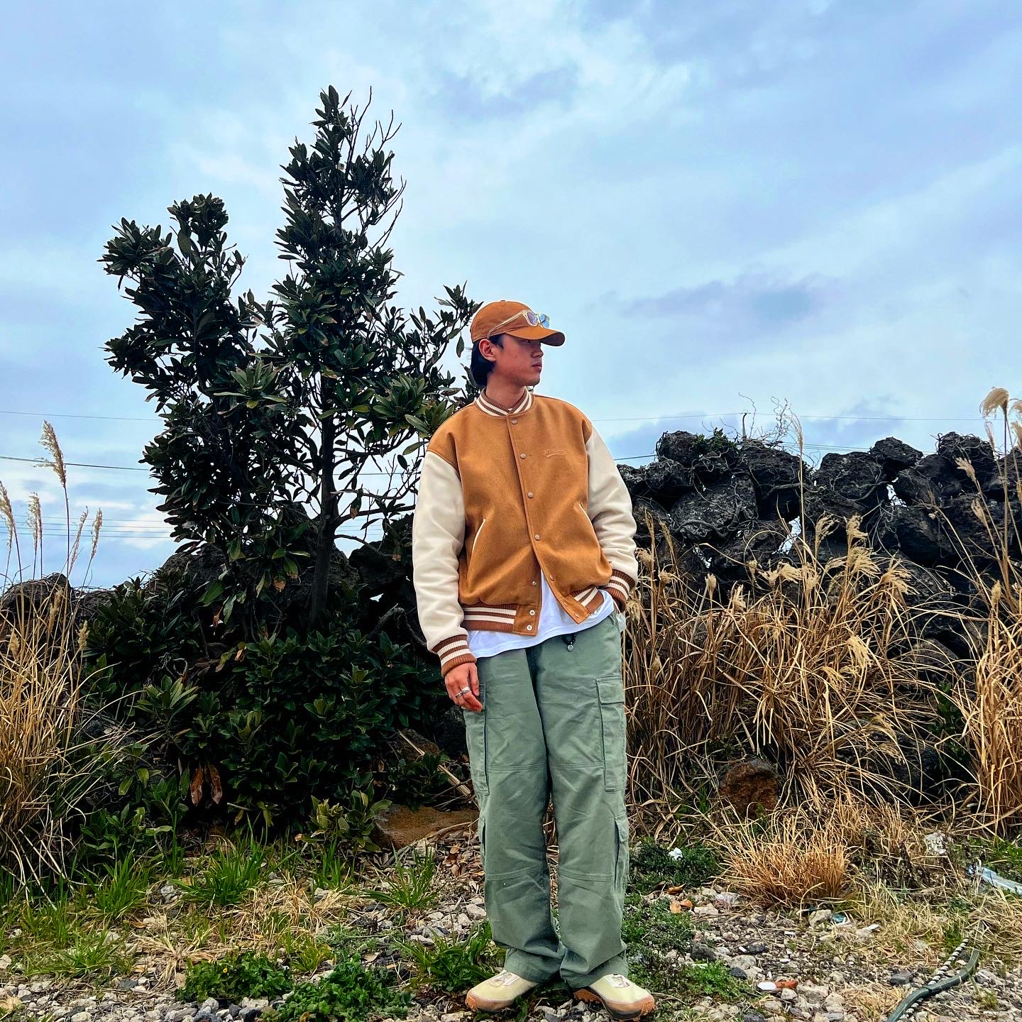 Salomon x Ranra Cross Pro Turtledove Rainy Day, Stussy Surplus Cargo Pants Olive 착용 스타일