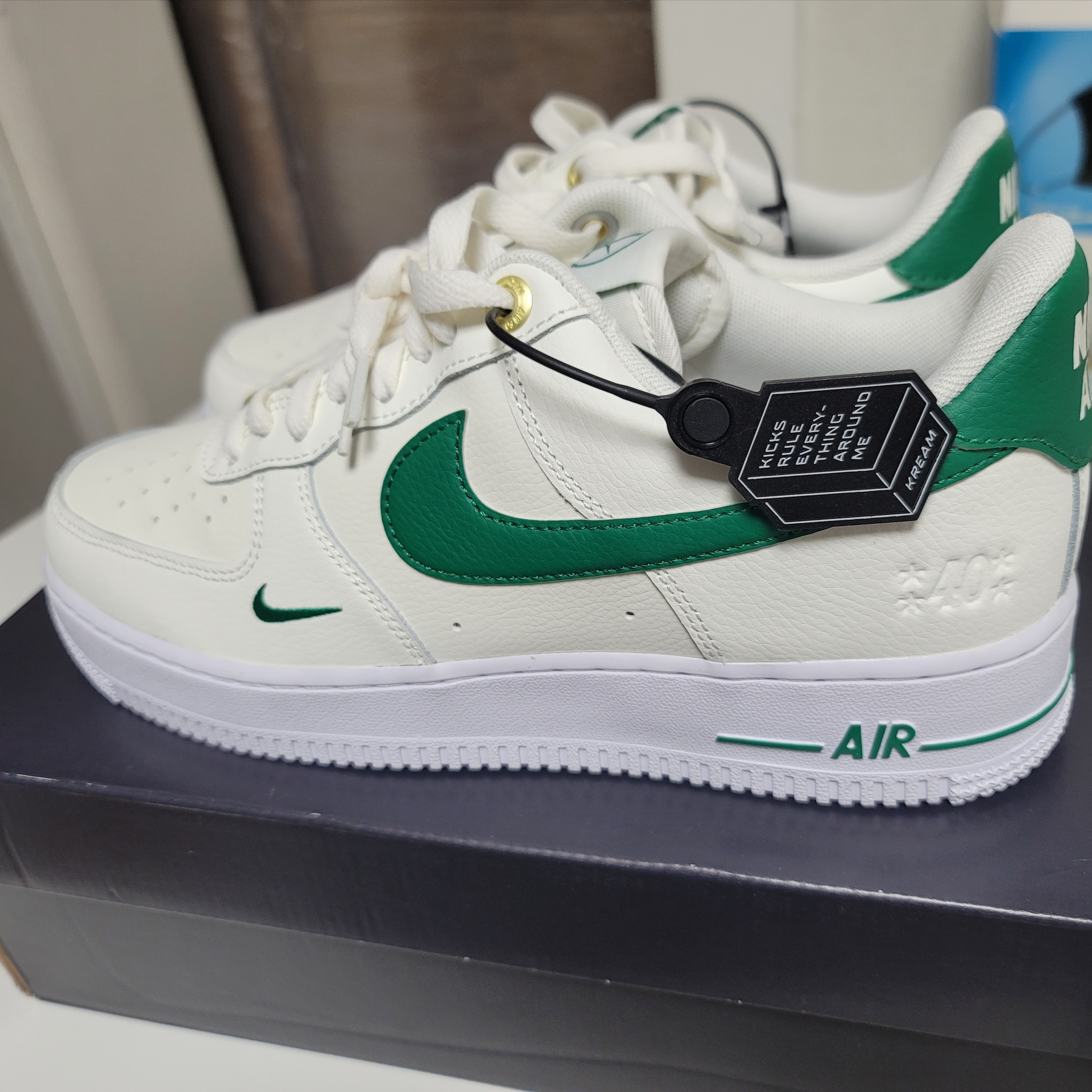 Nike Air Force 1 '07 LV8 40th Anniversary Join Forces Sail Malachite 착용 스타일 - 2