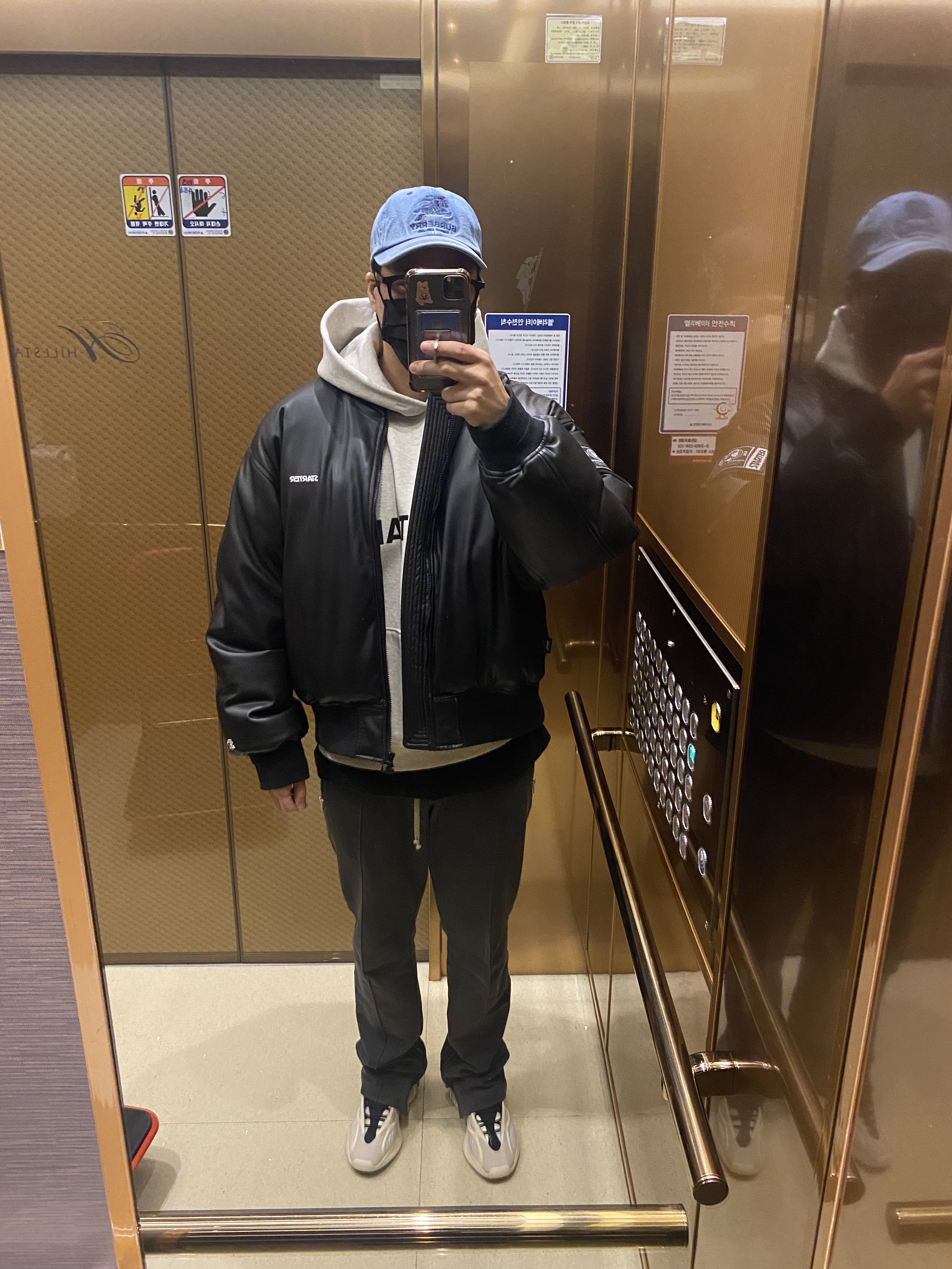 Essentials 3D Silicon Applique Pullover Hoodie Oatmeal/Oatmeal Heather/Light Heather Oatmeal 2020, Adidas Yeezy 700 V3 Azael 2022/2023 착용 스타일