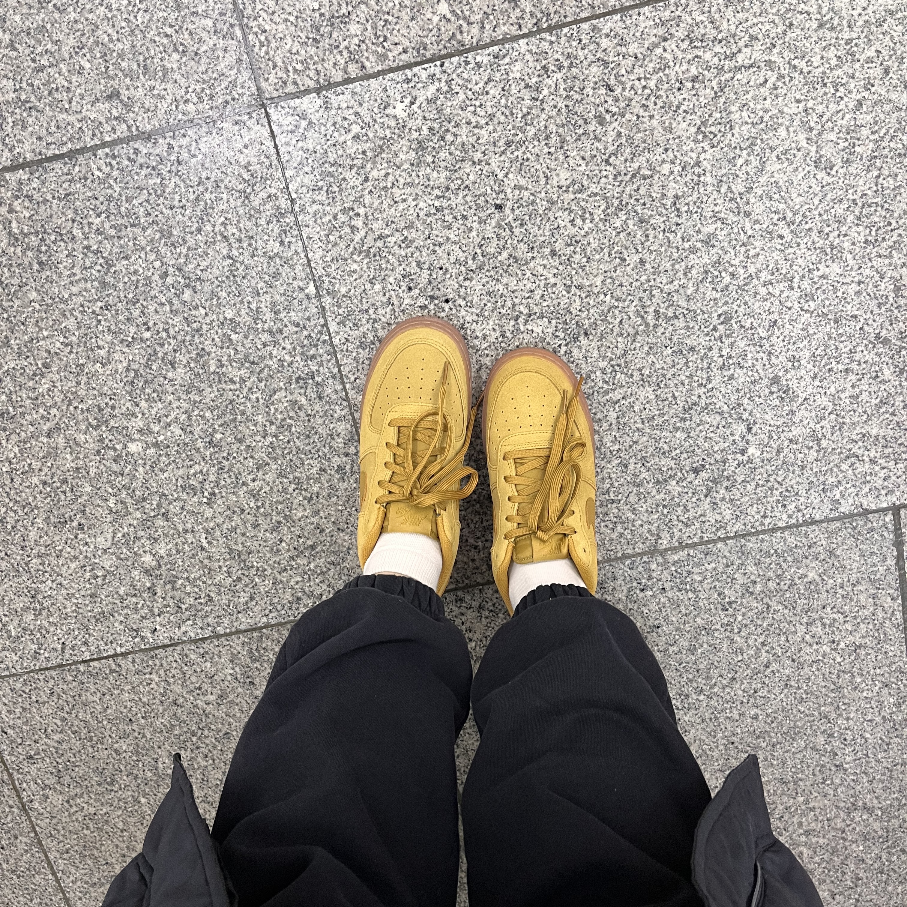 (GS) Nike Air Force 1 LV8 3 Wheat 착용 스타일
