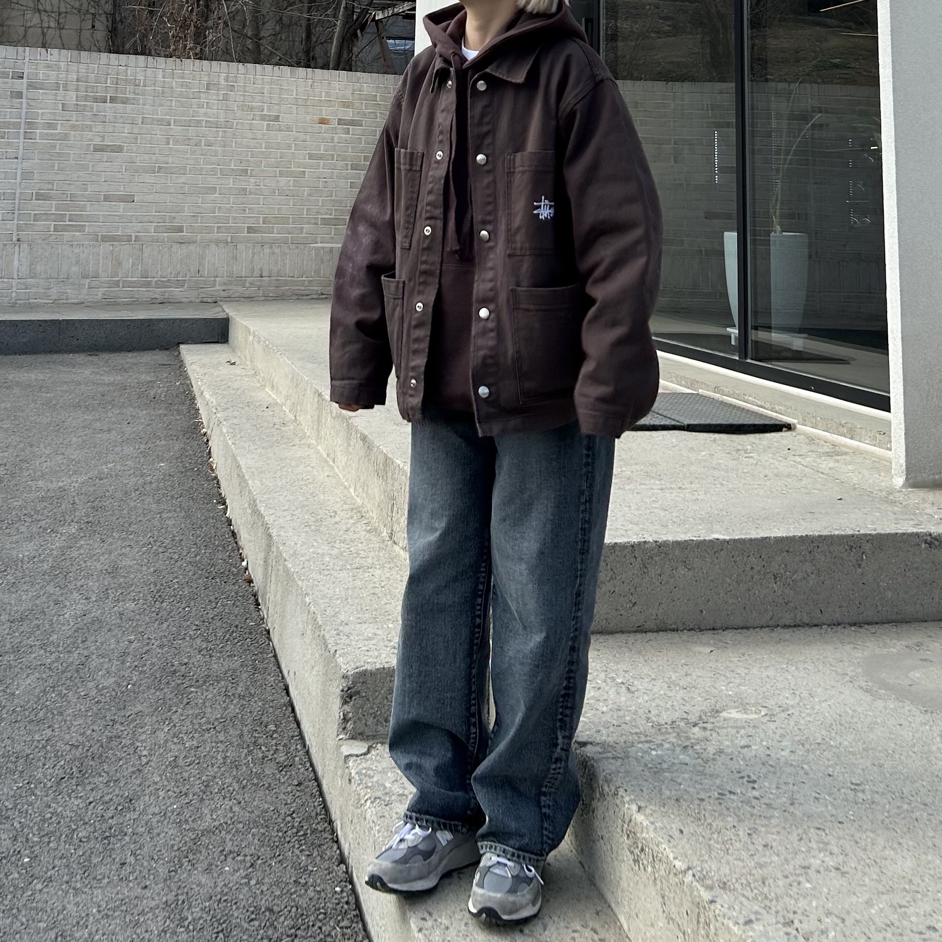 Stussy Spotted Bleached Chore Jacket Brown, New Balance 992 Made in USA Grey - D Standard 착용 스타일