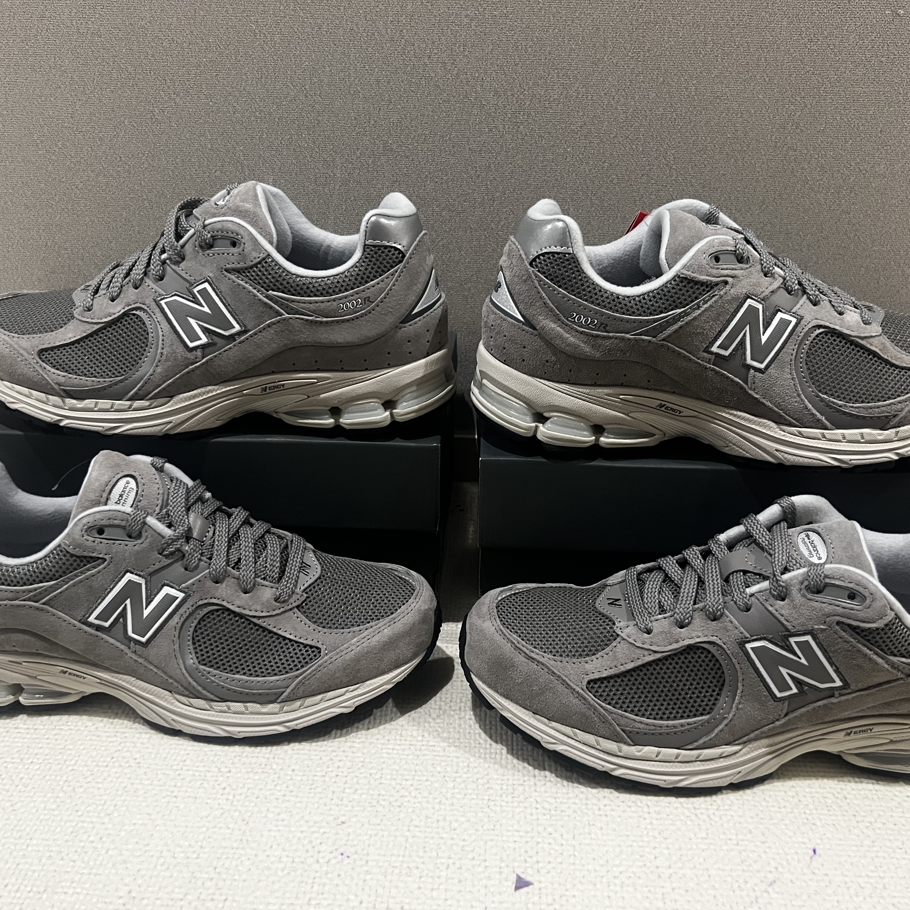 New Balance 2002R Grey 착용 스타일 - 2