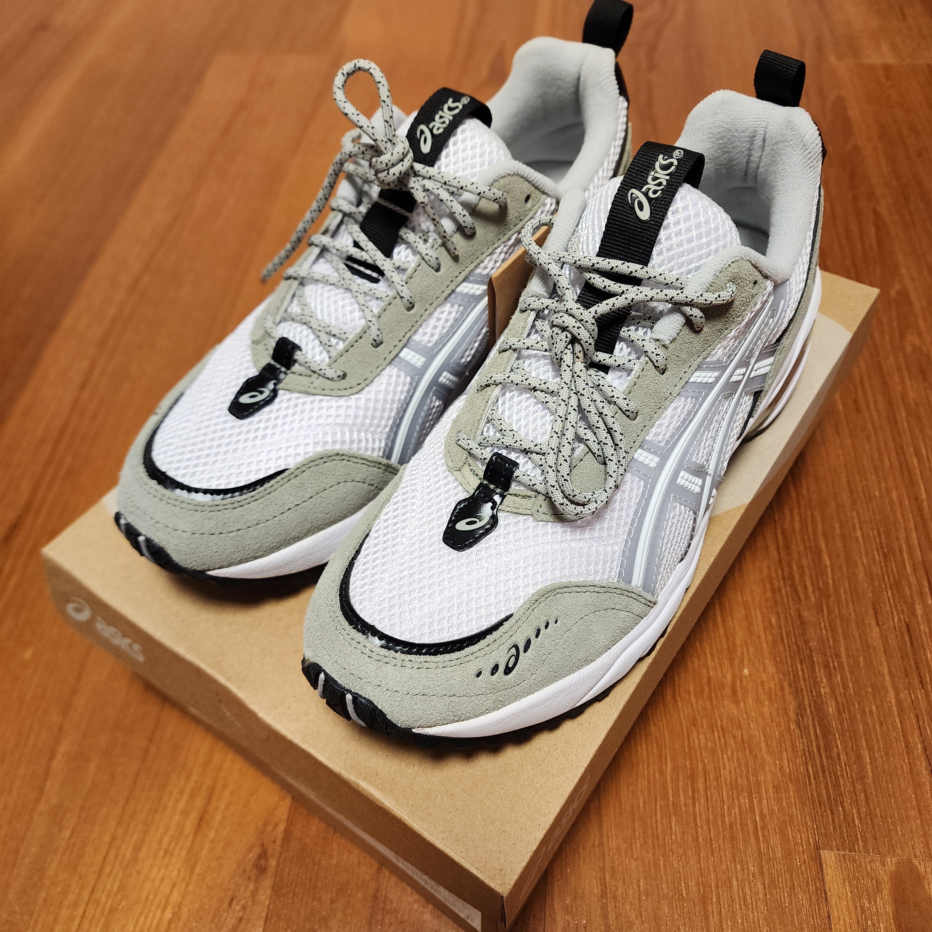 Asics Gel-1090 V2 White Mid Grey 착용 스타일 - 2