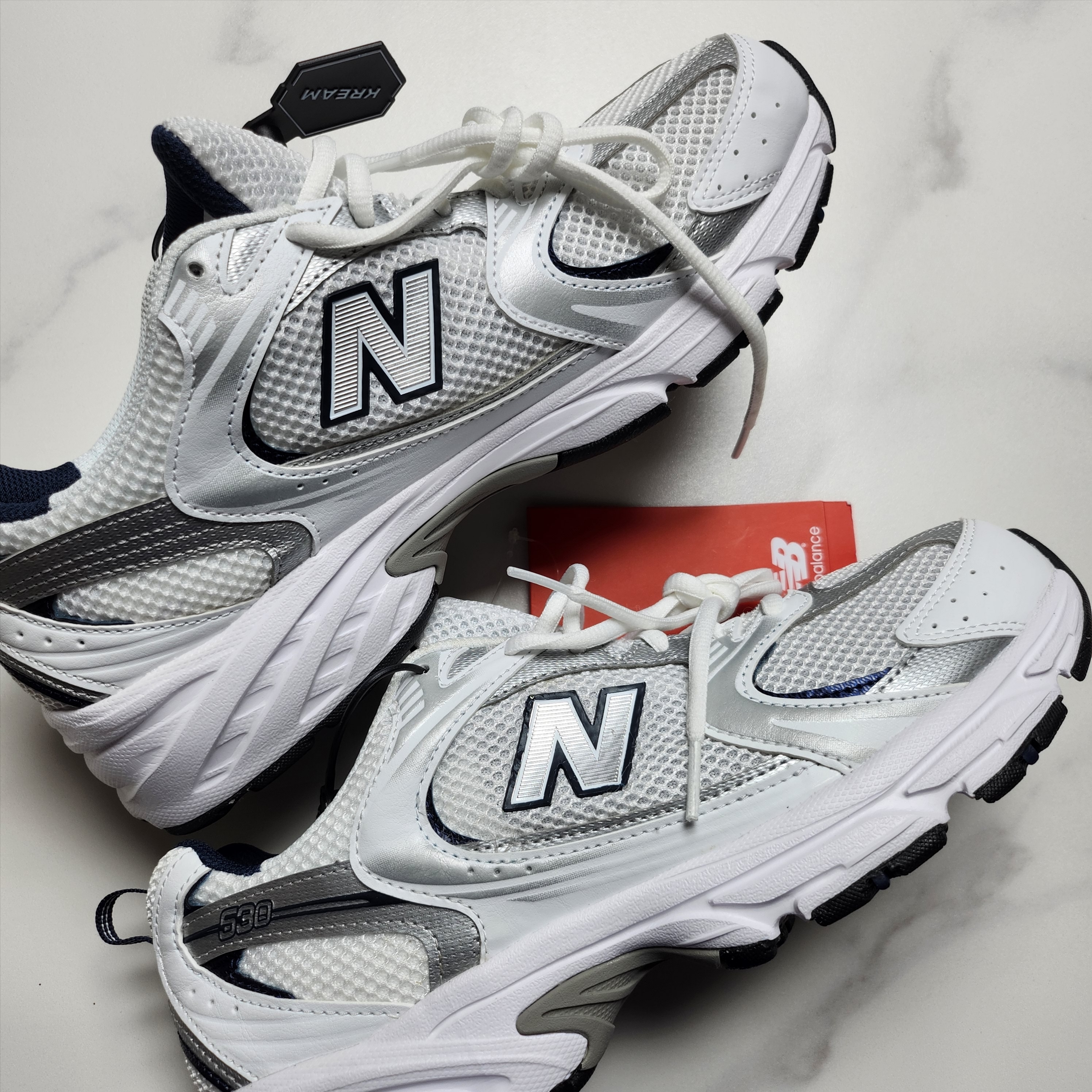 New Balance 530 White 착용 스타일