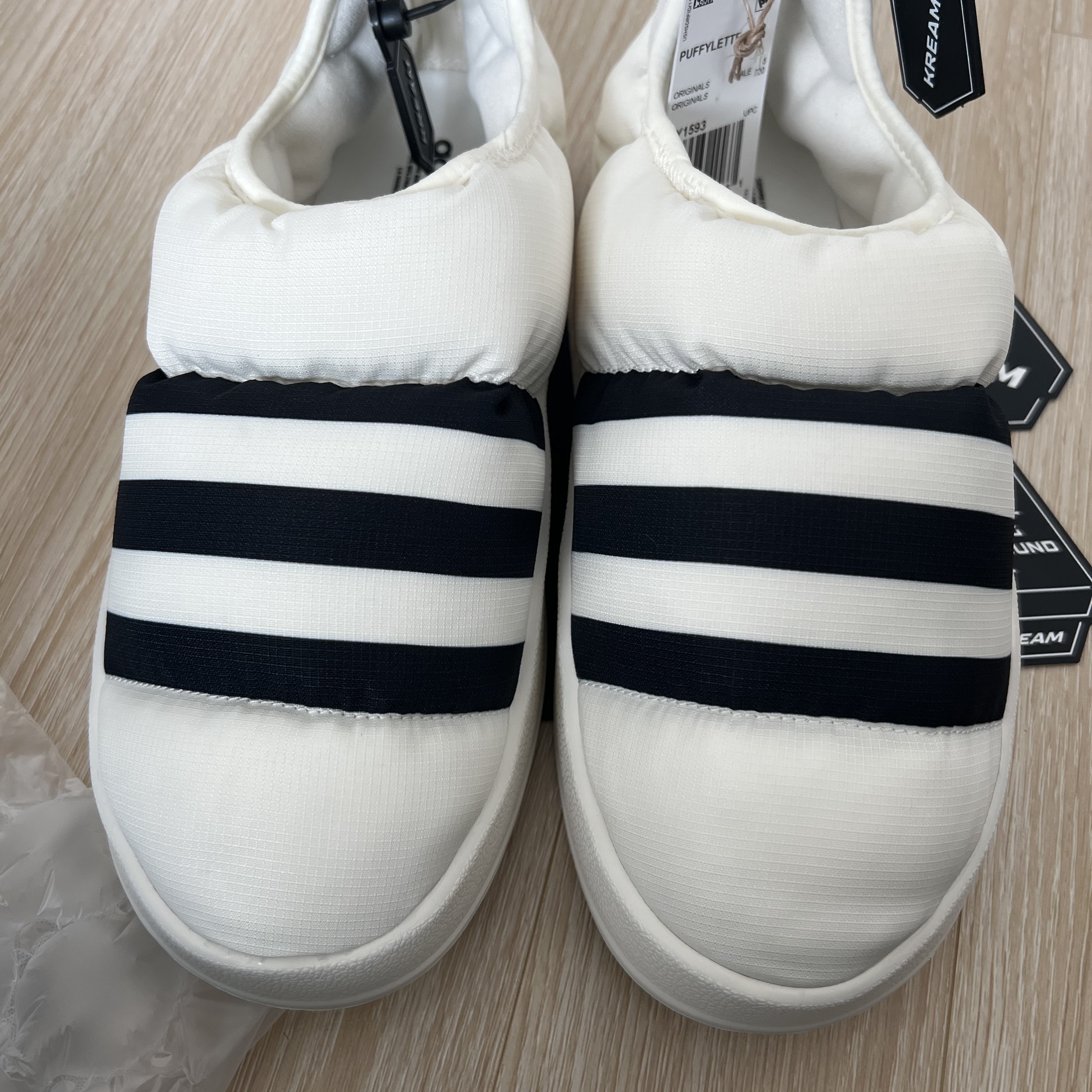 Adidas Puffylette Off White 착용 스타일 - 2