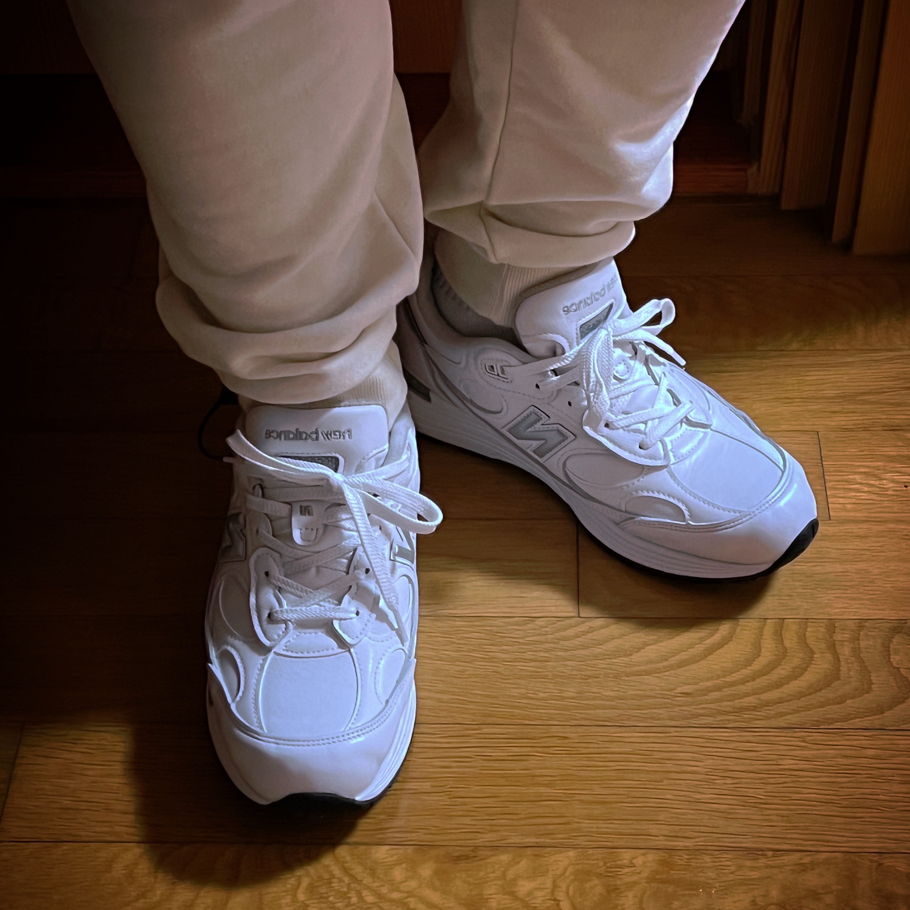 New Balance 992 Made in USA White Silver 착용 스타일 - 3