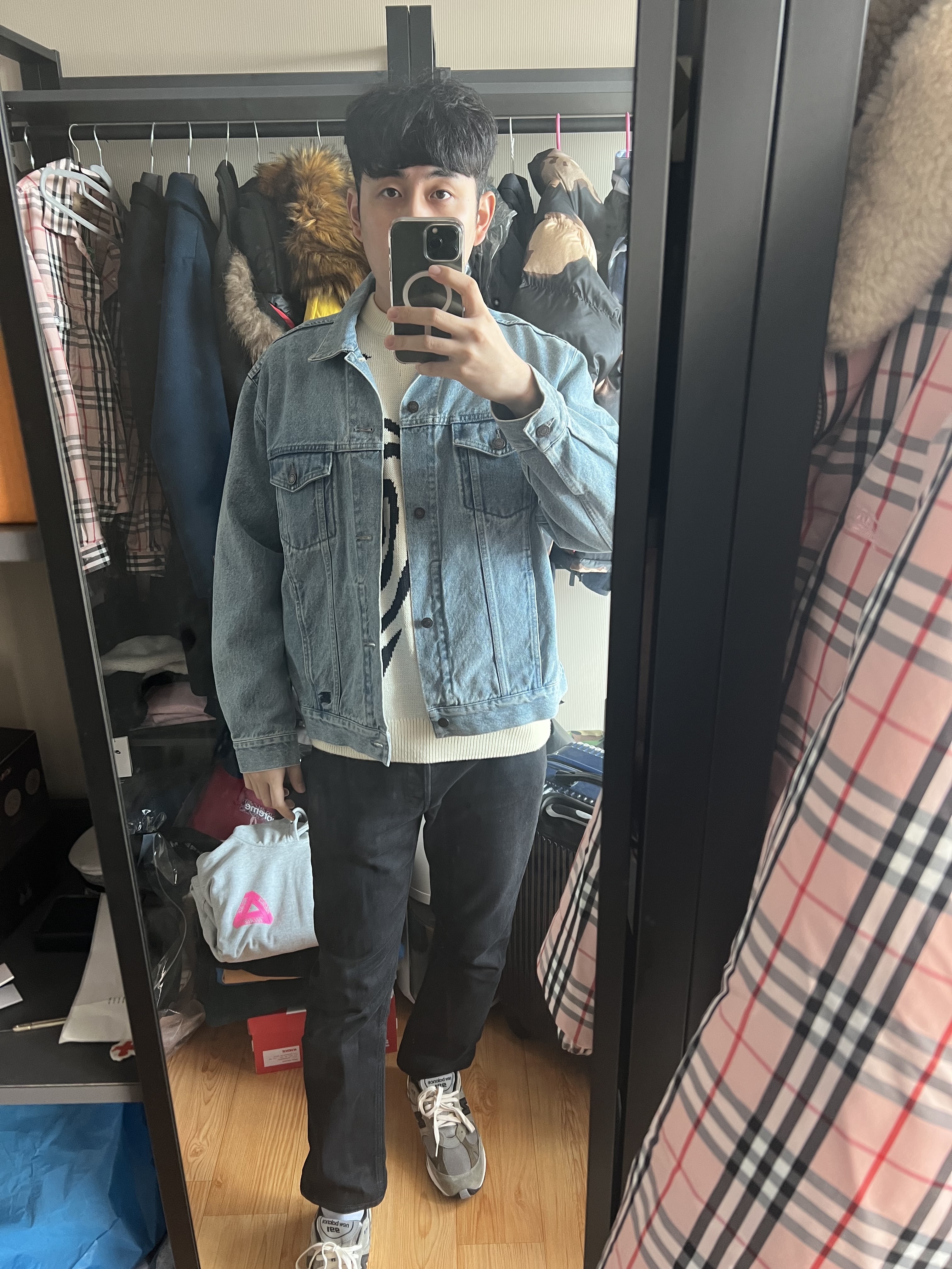 Supreme x Burberry Denim Trucker Jacket Washed Blue - 22SS, Nike x Stussy NRG LS Knit Sweater Fossil (DR2893-238) 착용 스타일