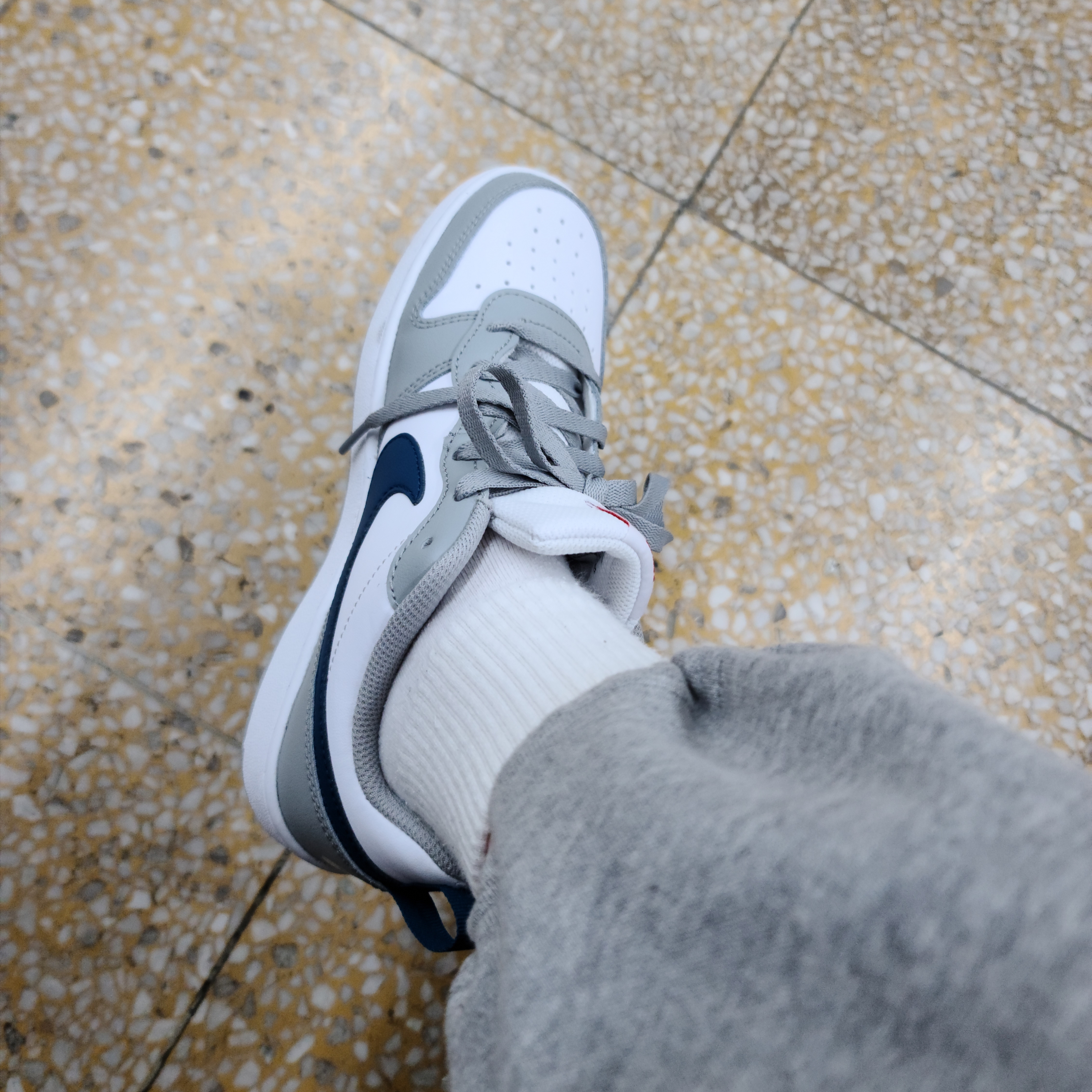 (GS) Nike Court Borough Low 2 Light Smoke Grey 착용 스타일