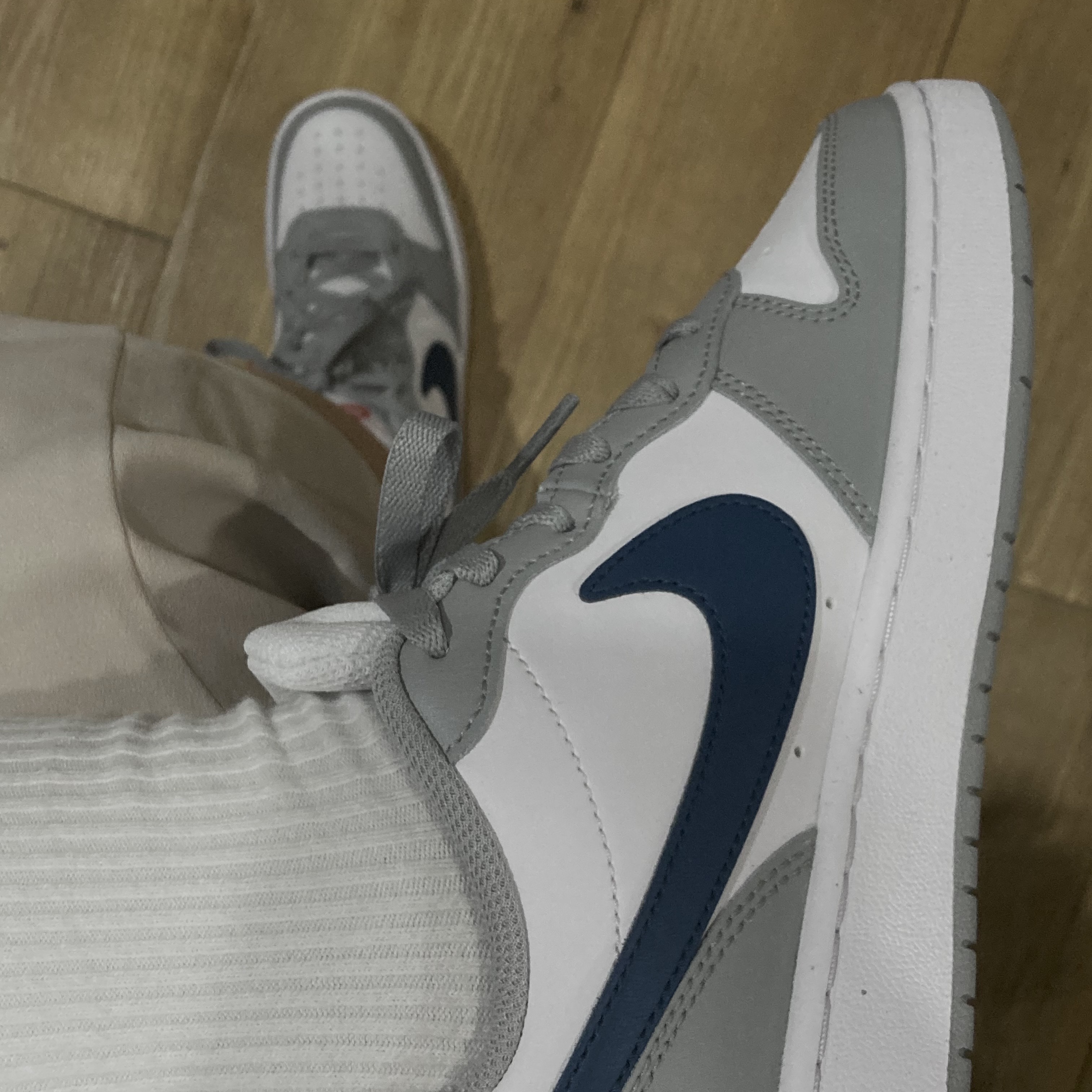 (GS) Nike Court Borough Low 2 Light Smoke Grey 착용 스타일 - 1
