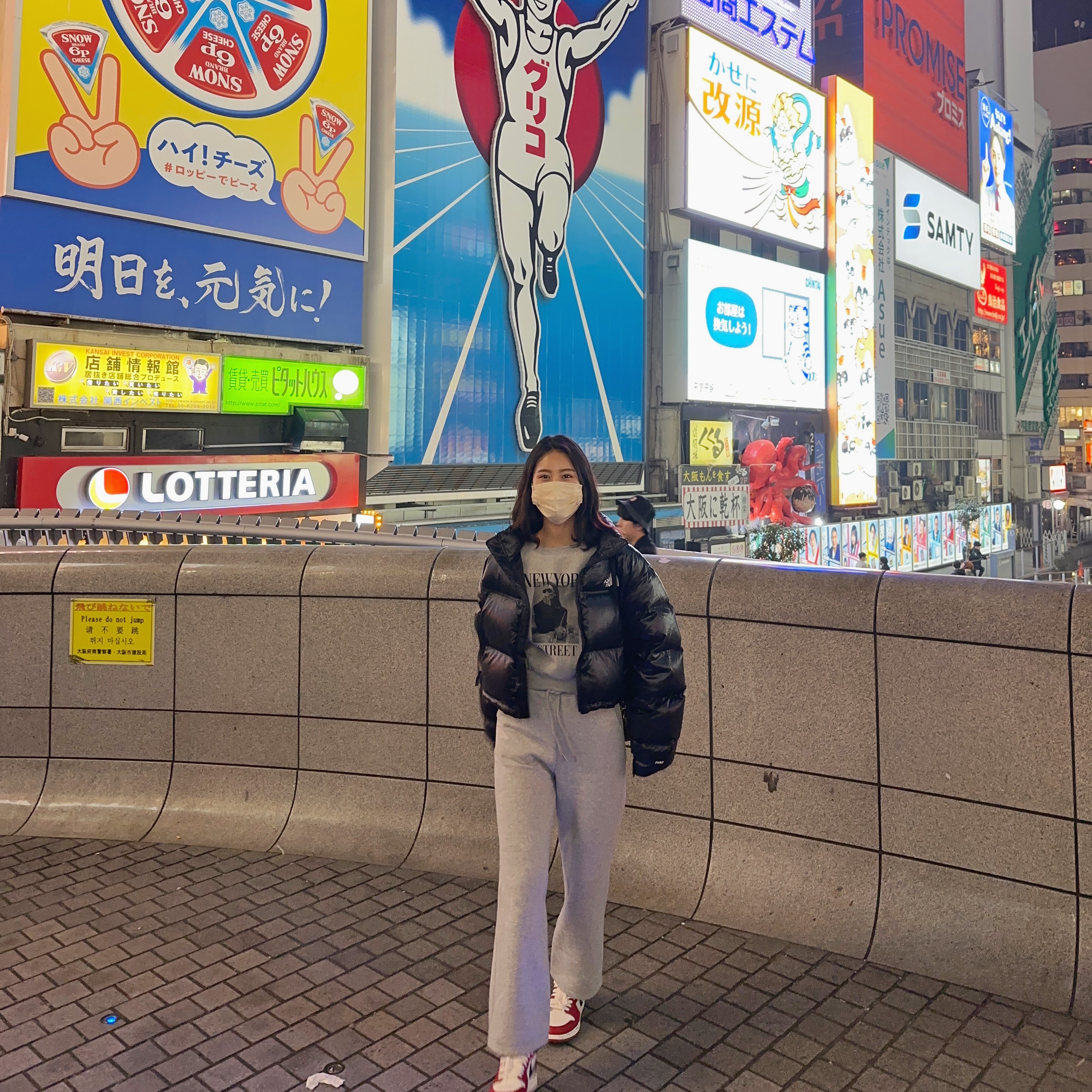 (W) The North Face Nuptse Short Jacket Black, Jordan 1 Retro High OG Chicago 2022 착용 스타일 - 3