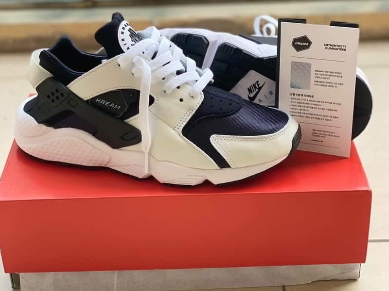 Nike Air Huarache Black and White 착용 스타일