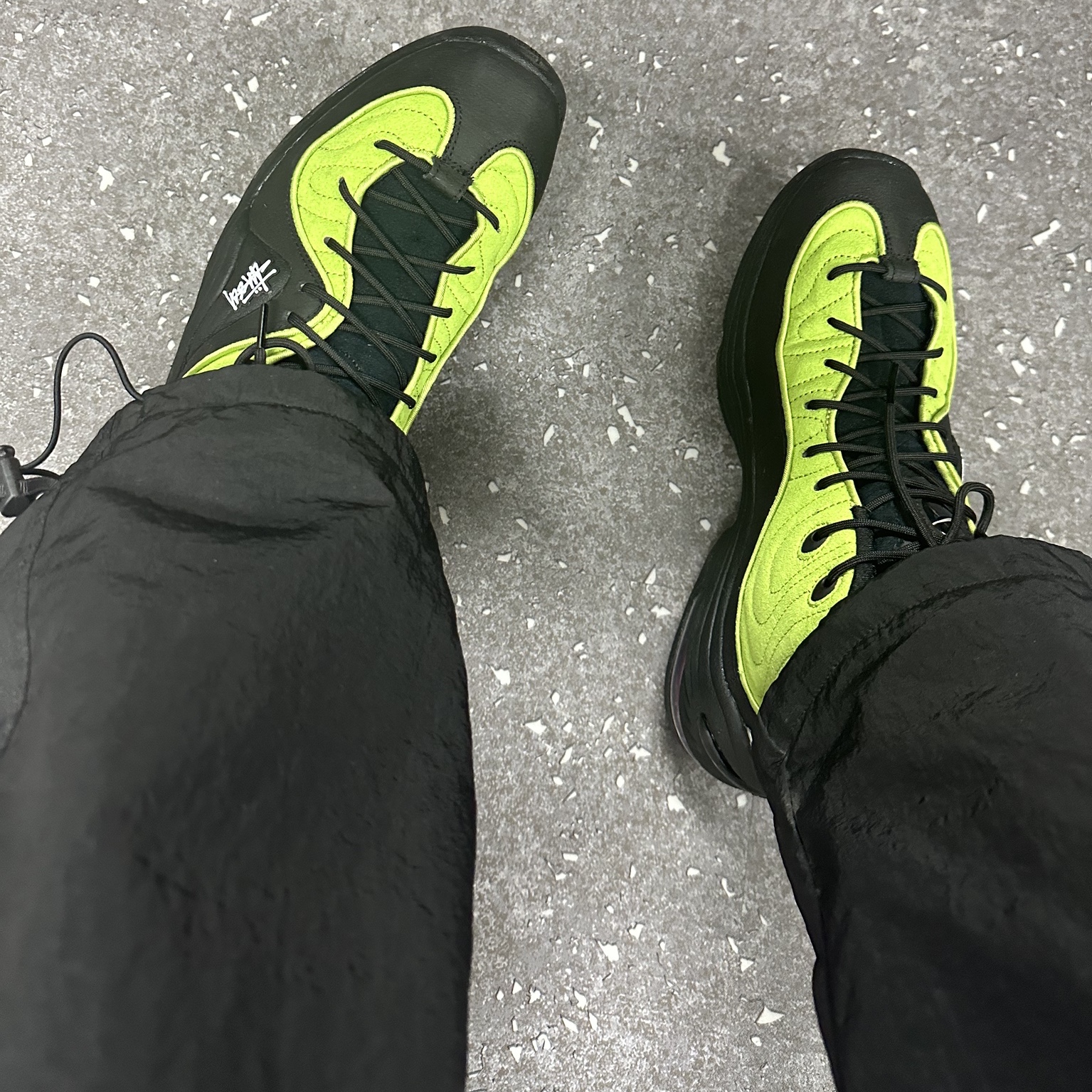 Nike x Stussy Air Penny II Vivid Green and Black 착용 스타일