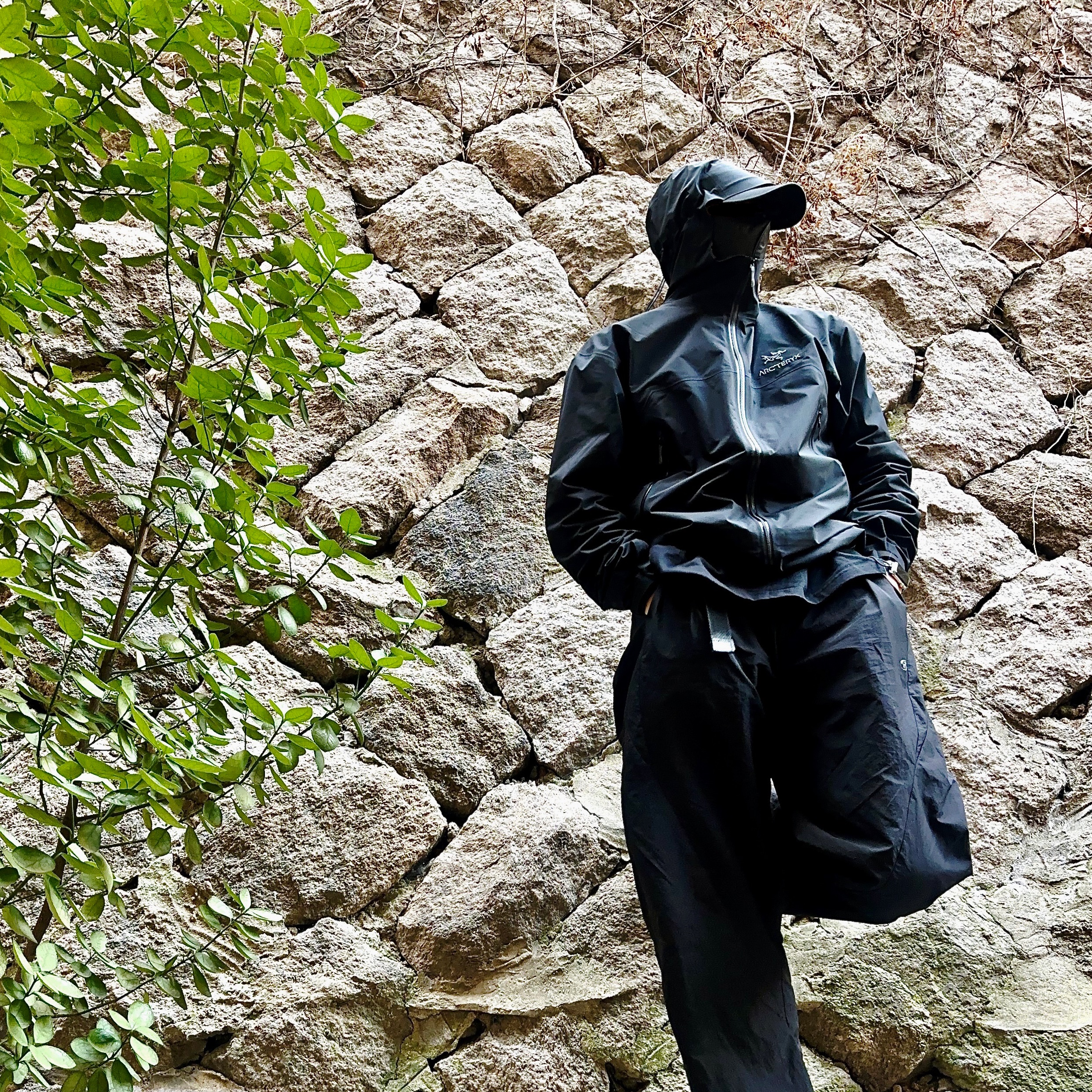 Arc'teryx Beta Jacket Black, Asics x Andersson Bell Gel-Sonoma 15-50 Black Green 착용 스타일 - 1