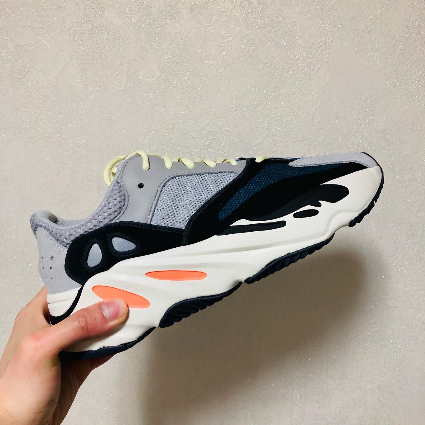 Adidas Yeezy Boost 700 Wave Runner Solid Grey 2021/2022 착용 스타일