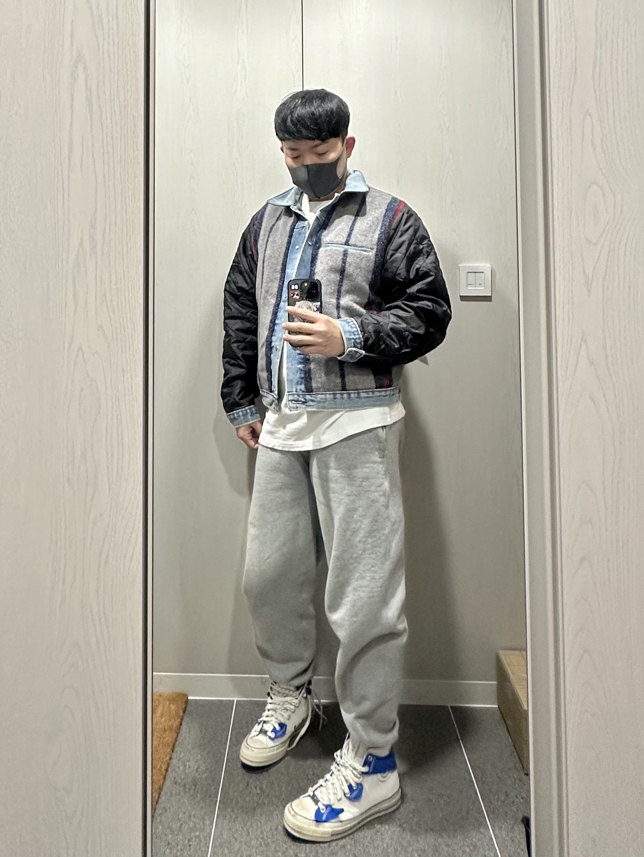 Stussy x Levi's Embossed Trucker Jacket Indigo, Converse x Ader Error Chuck 70 High White 착용 스타일 - 1
