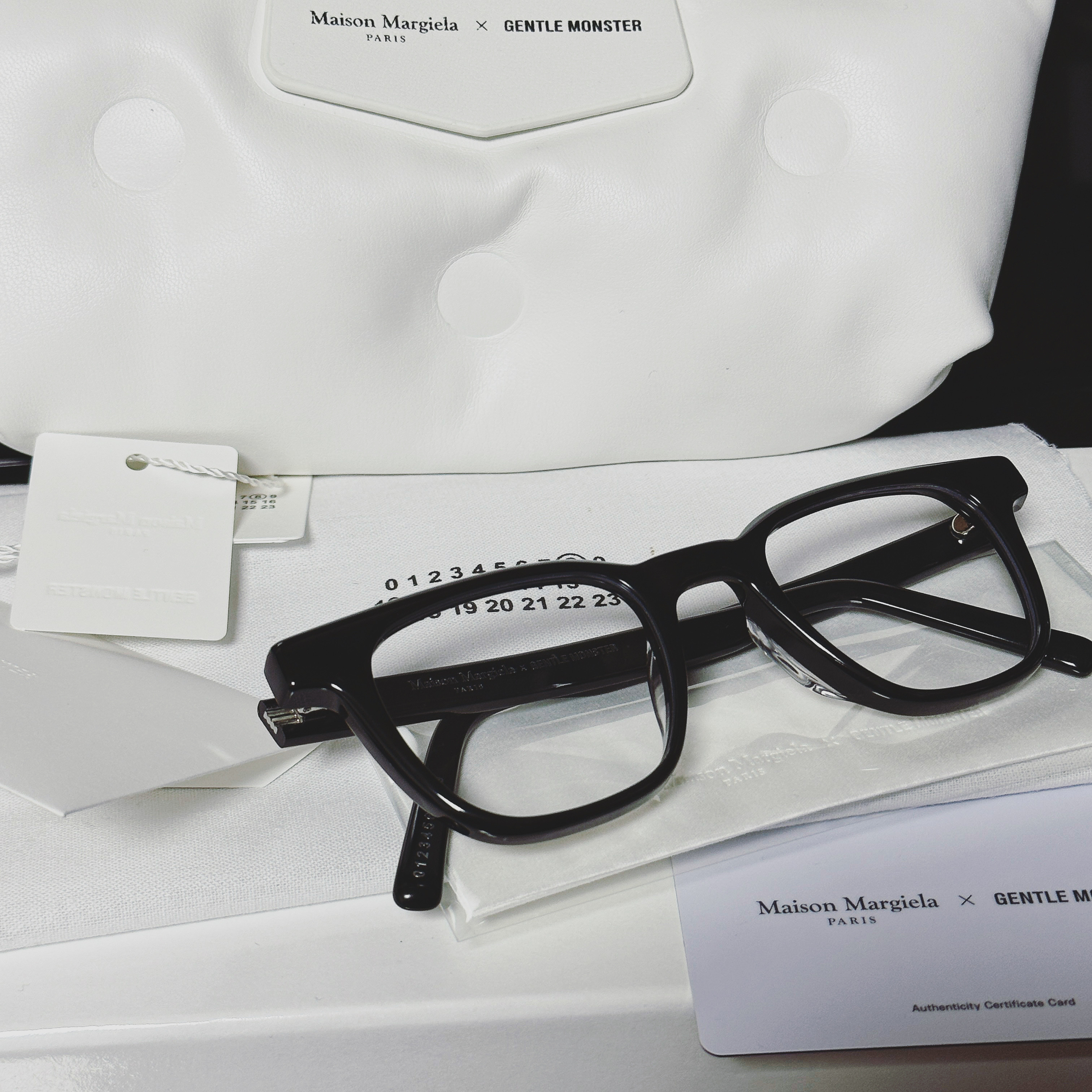 Gentle Monster x Maison Margiela MM010 Clear Black 착용 스타일