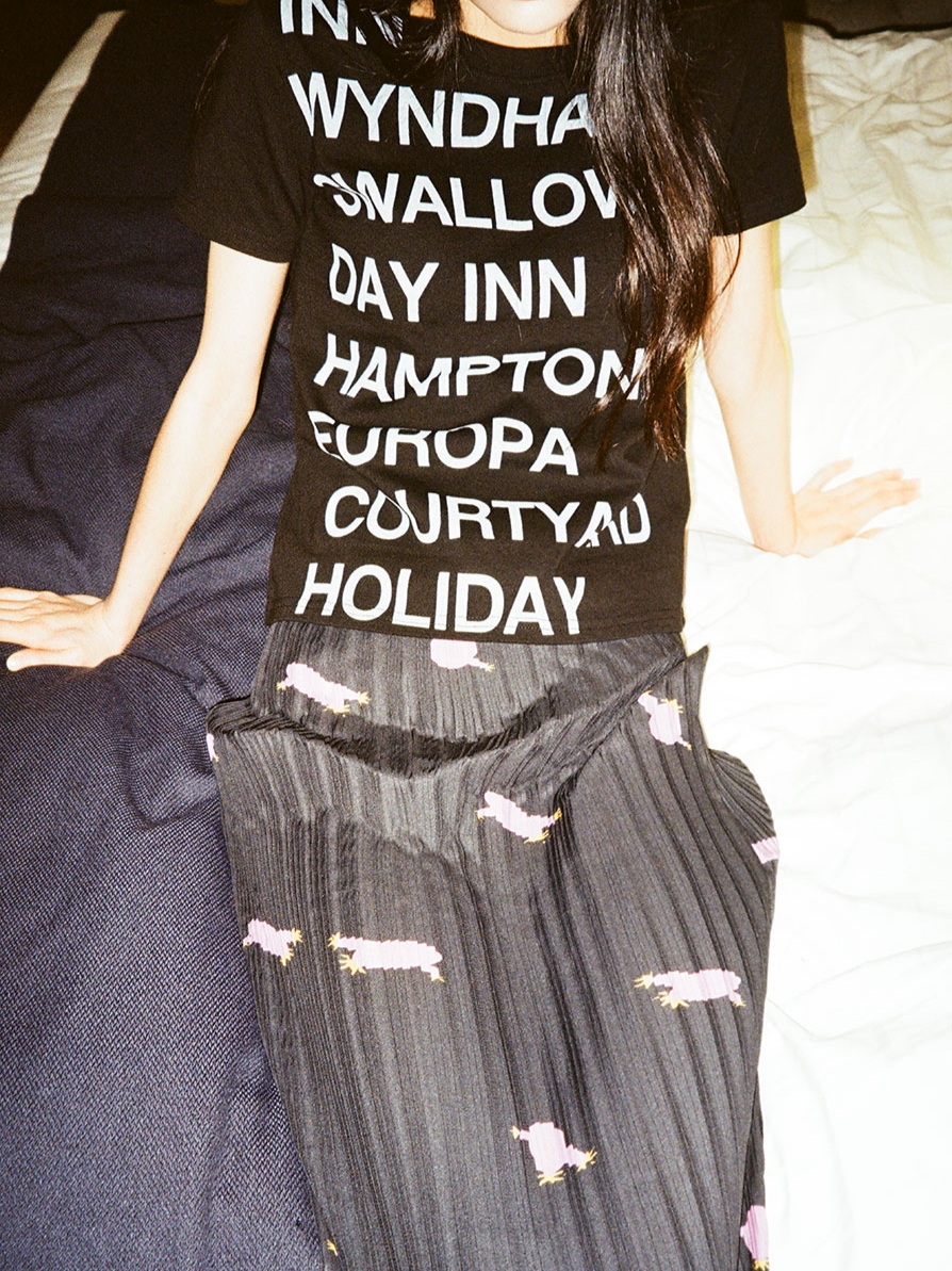 [KREAM 단독] Safarispot Women 1/2 Highway Inn LS T-Shirt Black White 착용 스타일
