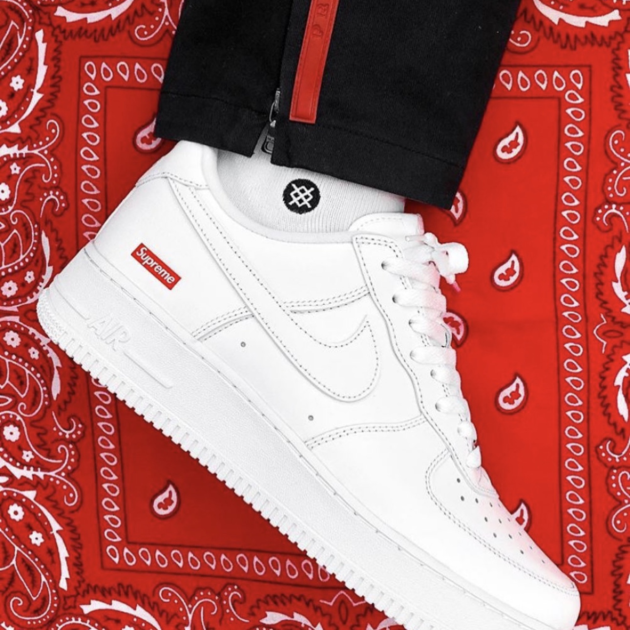 Nike x Supreme Air Force 1 Low White 착용 스타일 - 2