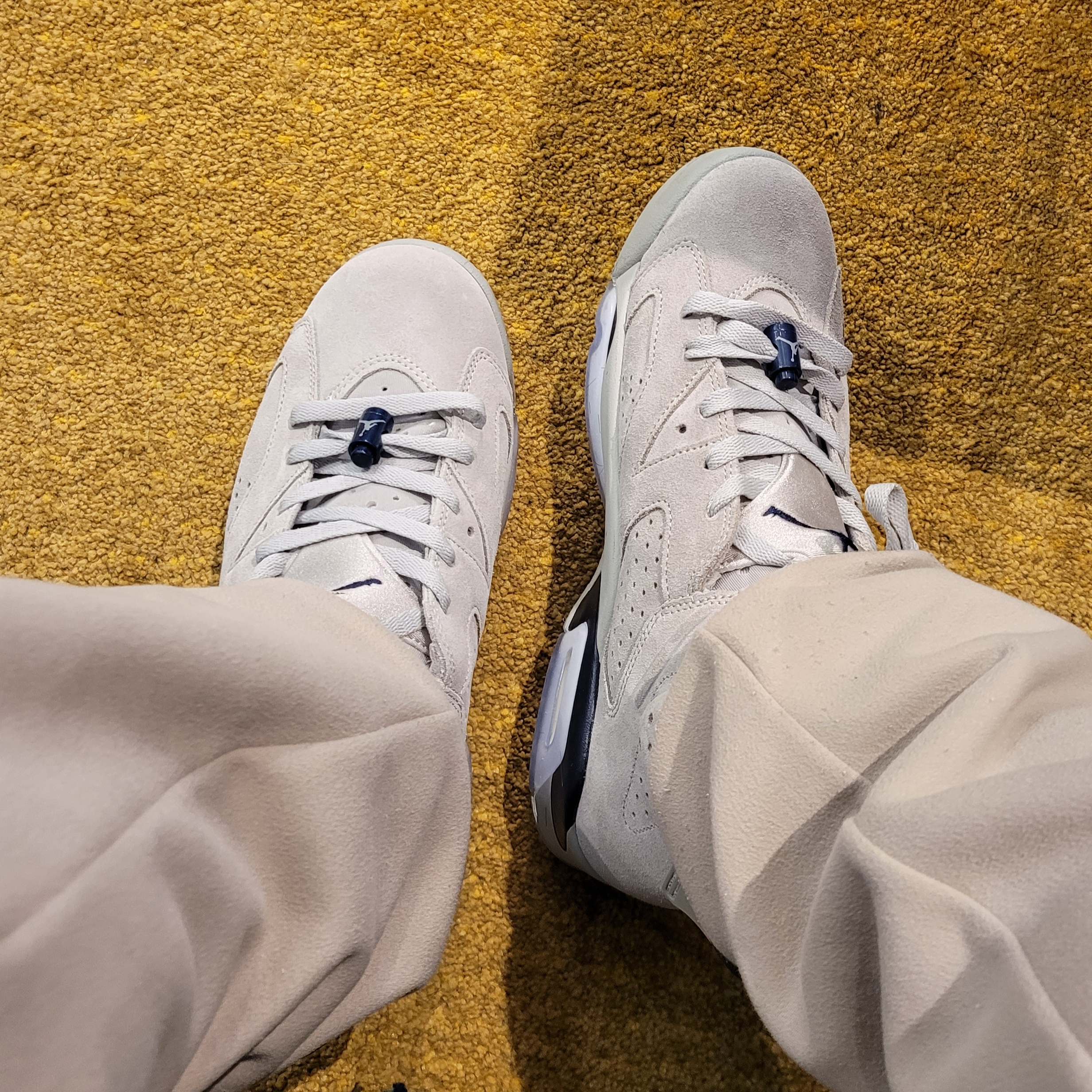 Jordan 6 Retro Magnet College Navy 착용 스타일