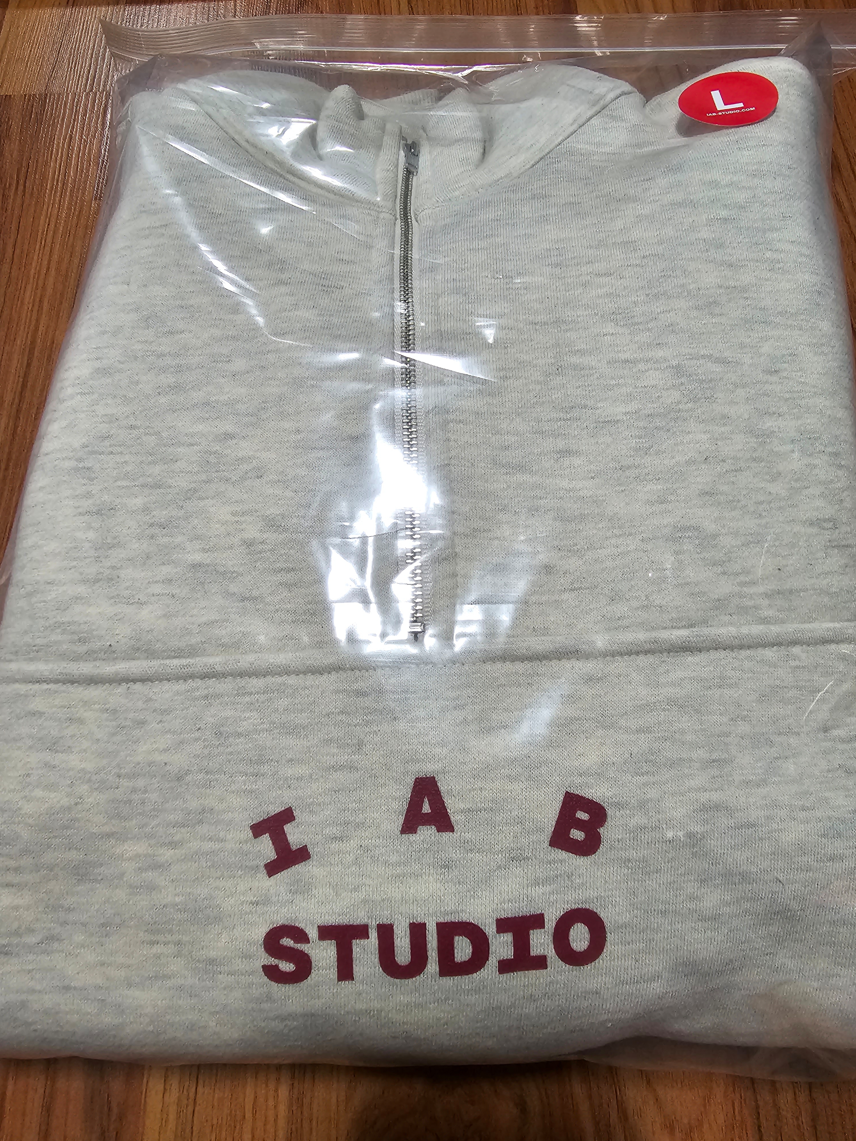 IAB Studio Half Zip-Up Oatmeal Burgundy 착용 스타일